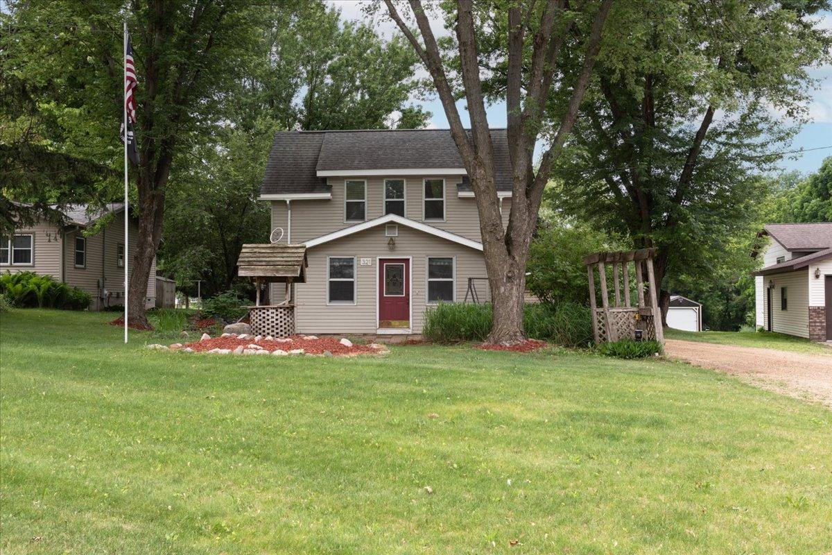 321 Drier St, Durand, WI 54736