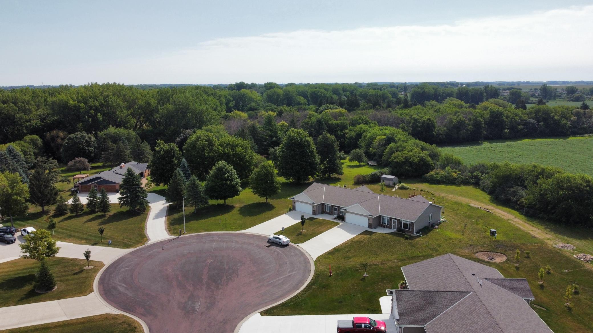 2343 Cherrywood Ln, Worthington, MN 56187