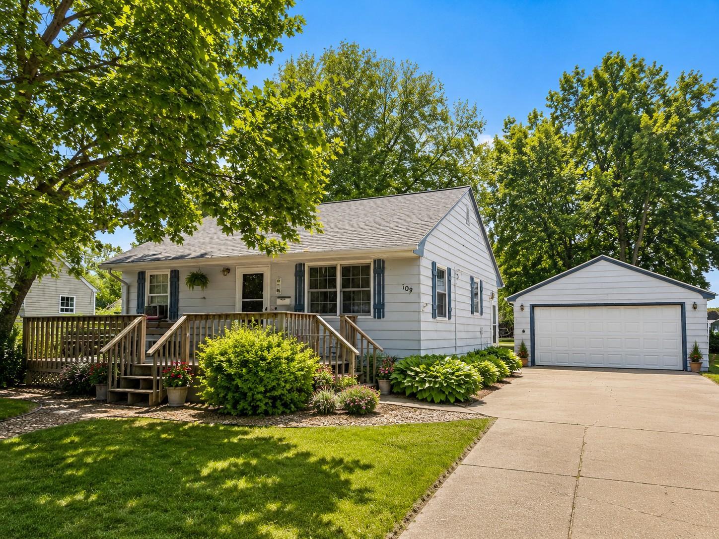 709 Mountain Lake Rd, Mountain Lake, MN 56159
