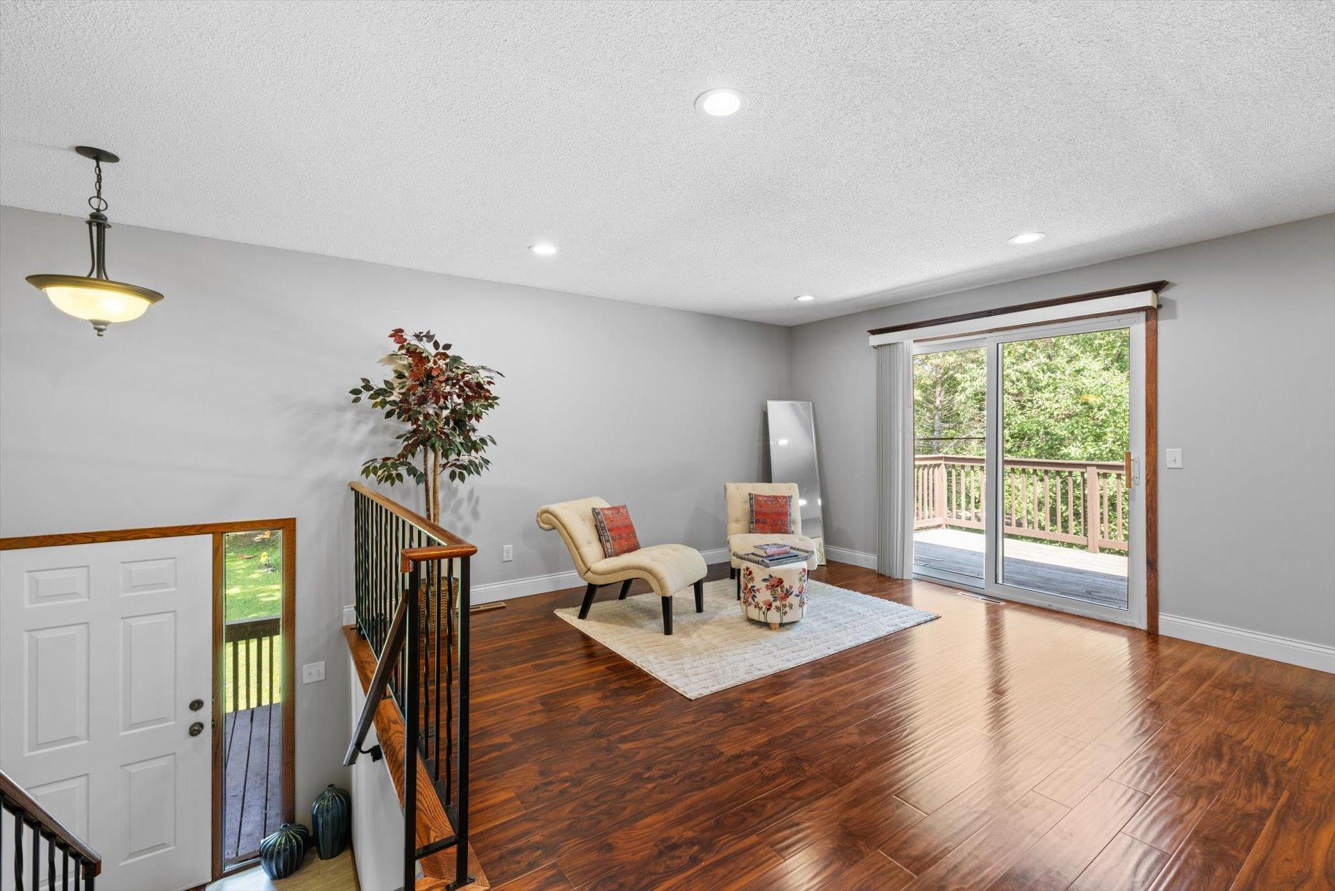 7405 Scot Ter, Eden Prairie, MN 55346