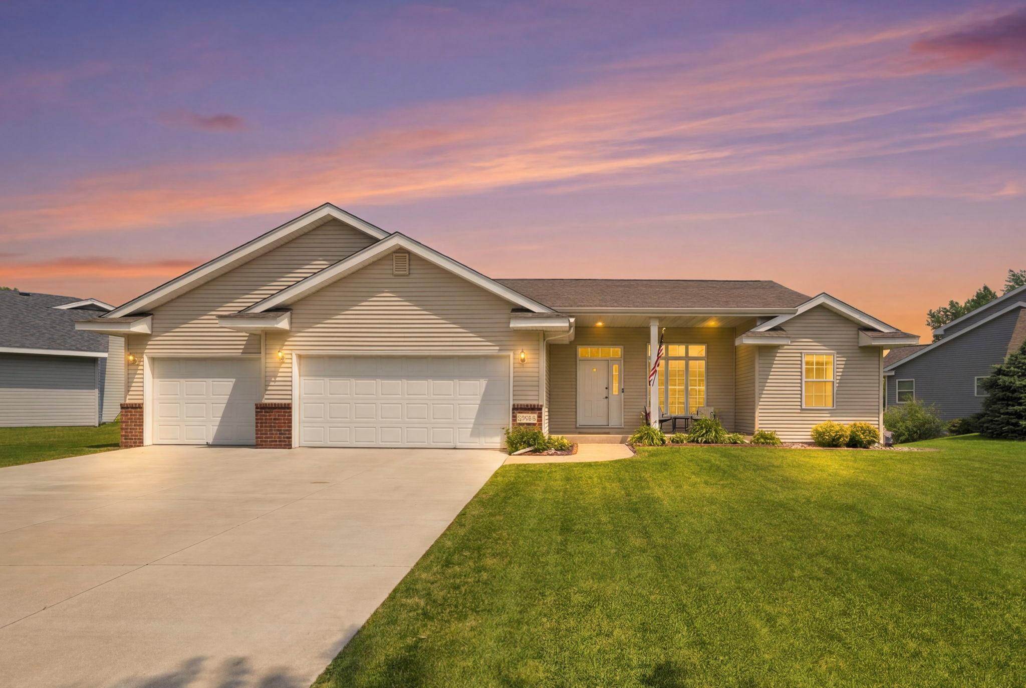 1051 Prairie Ridge Ln, Lester Prairie, MN 55354