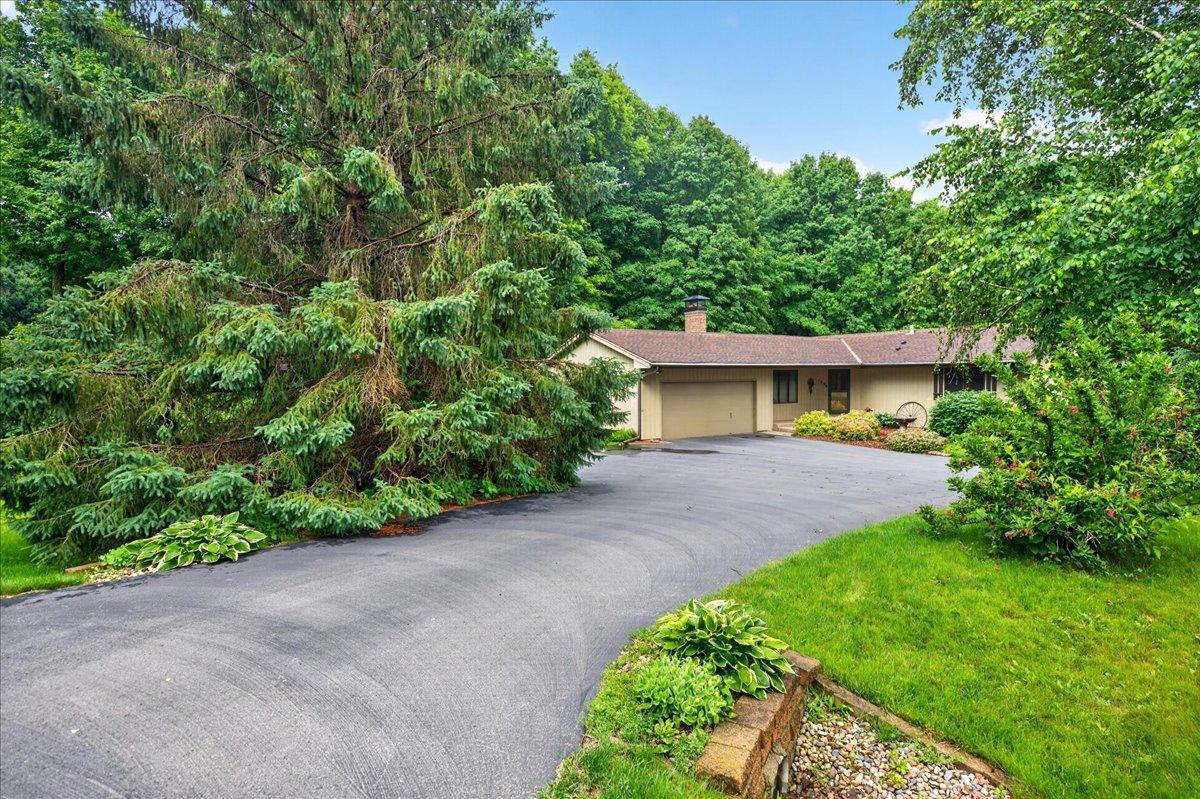 1296 Blue Heron Trl, Shakopee, MN 55379