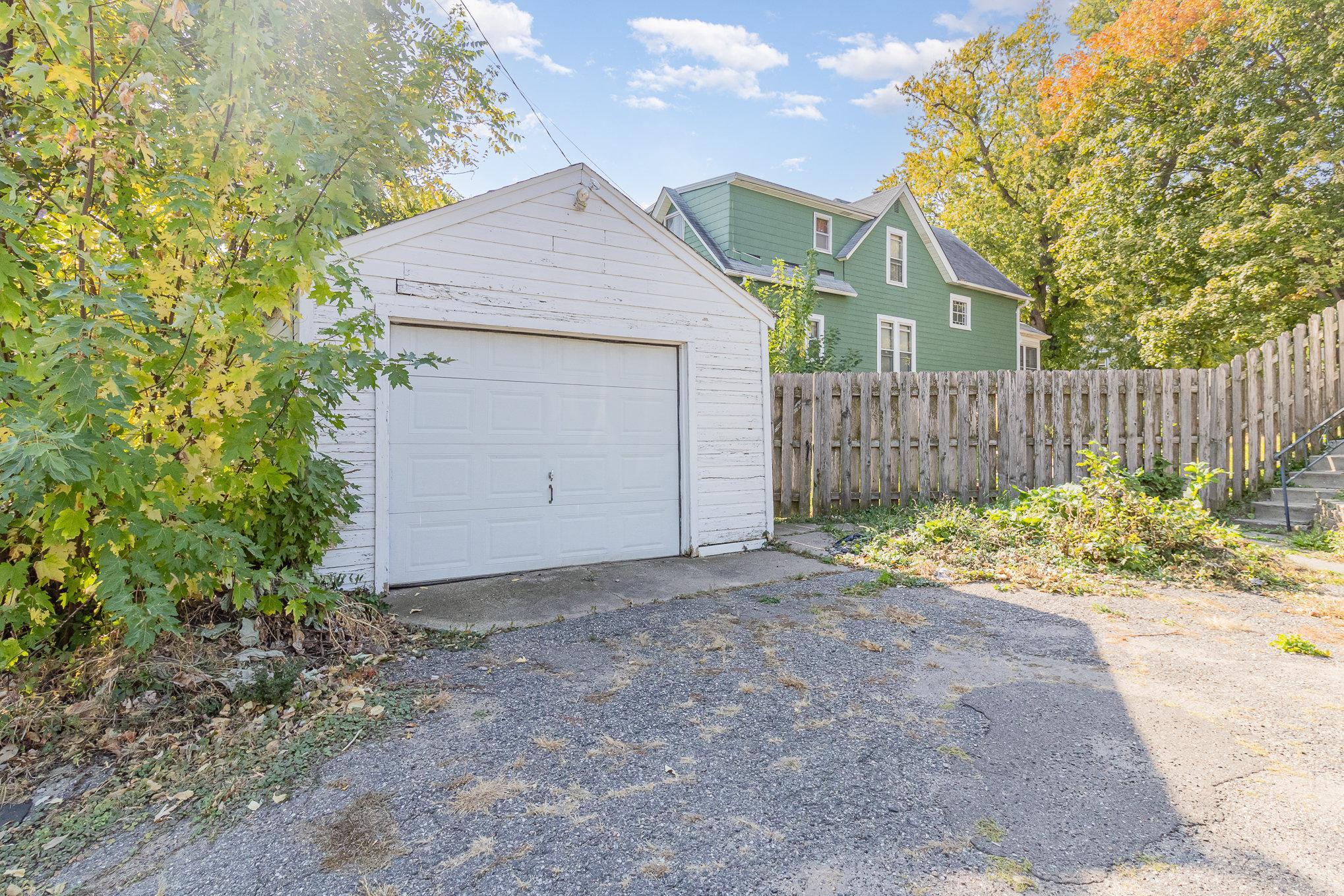1188 Edgerton St, Saint Paul, MN 55130