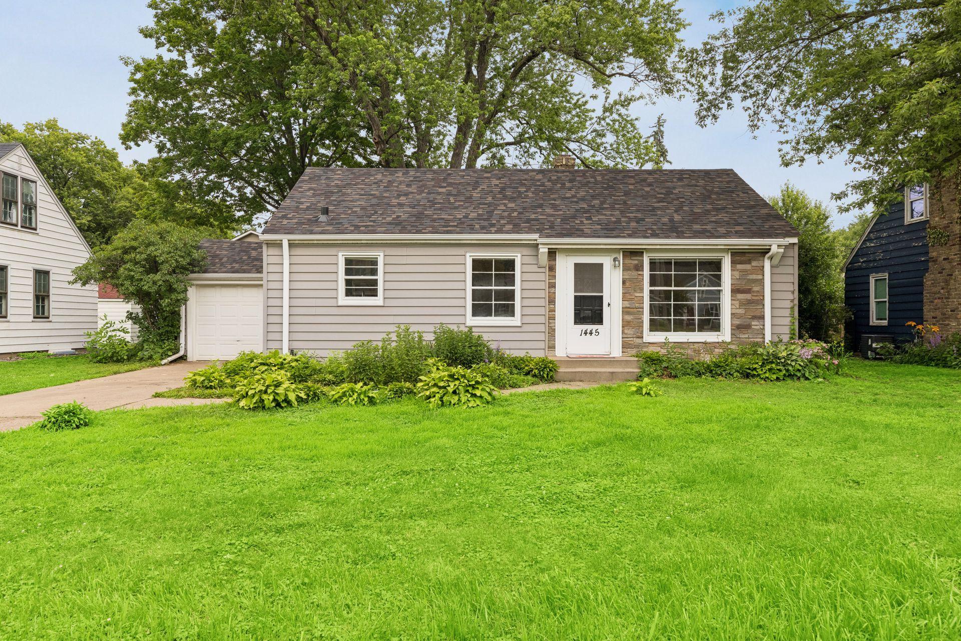 1445 Larpenteur Ave W, Falcon Heights, MN 55113