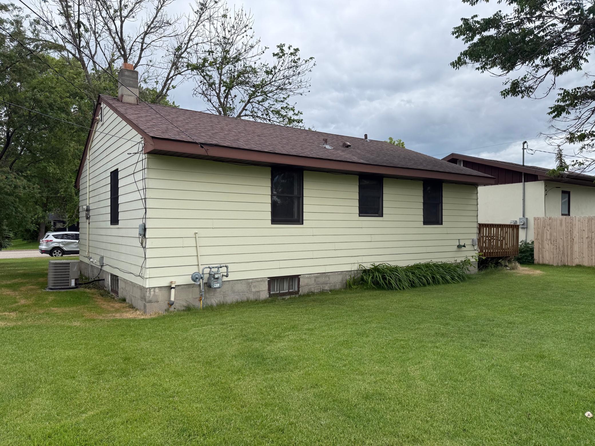 309 7th Ave NE, Roseau, MN 56751