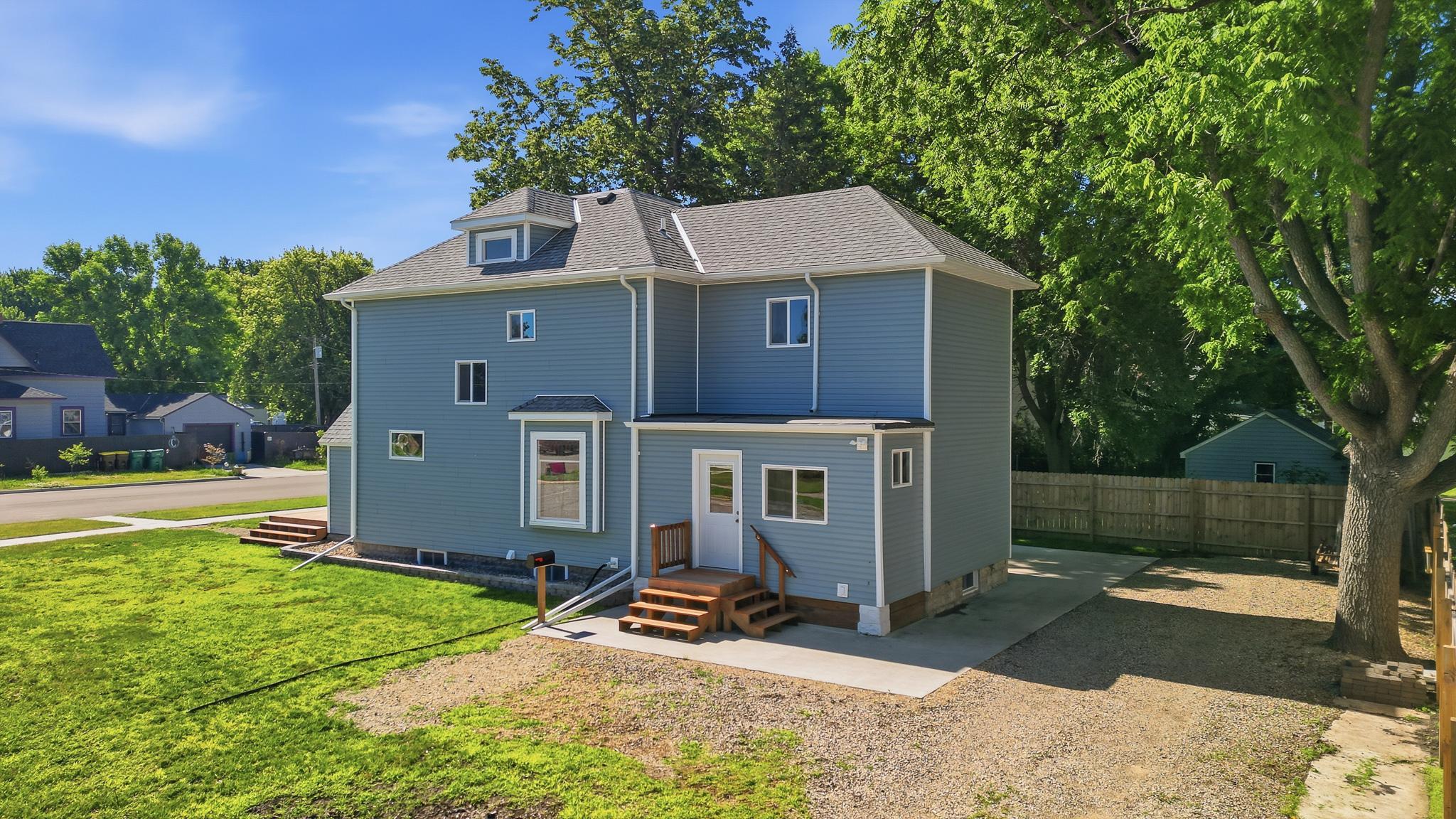 90 5th Ave NW, Wells, MN 56097