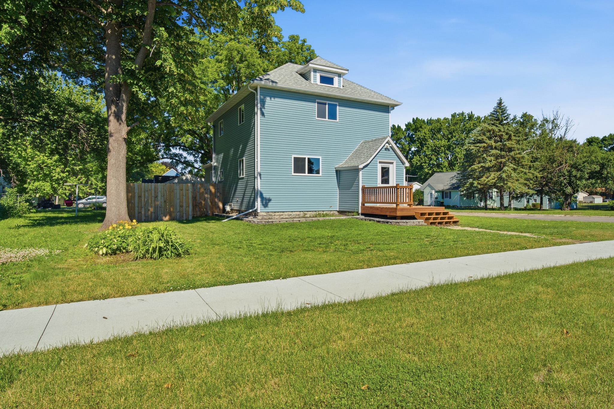 90 5th Ave NW, Wells, MN 56097