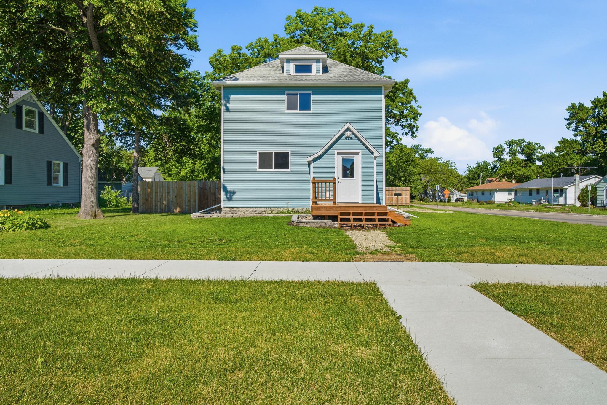 90 5th Ave NW, Wells, MN 56097