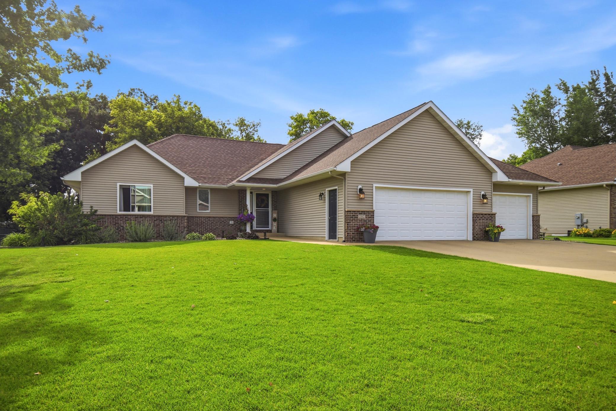 1102 28th St SW, Austin, MN 55912