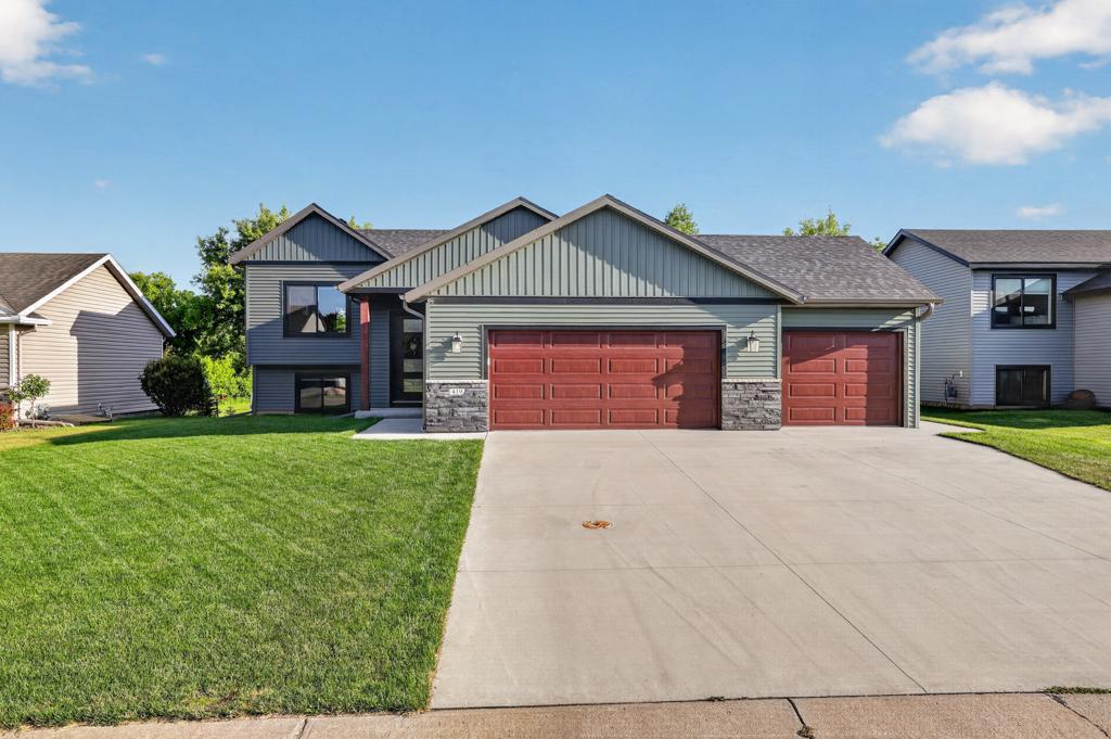 419 Skogen Dr, Kenyon, MN 55946