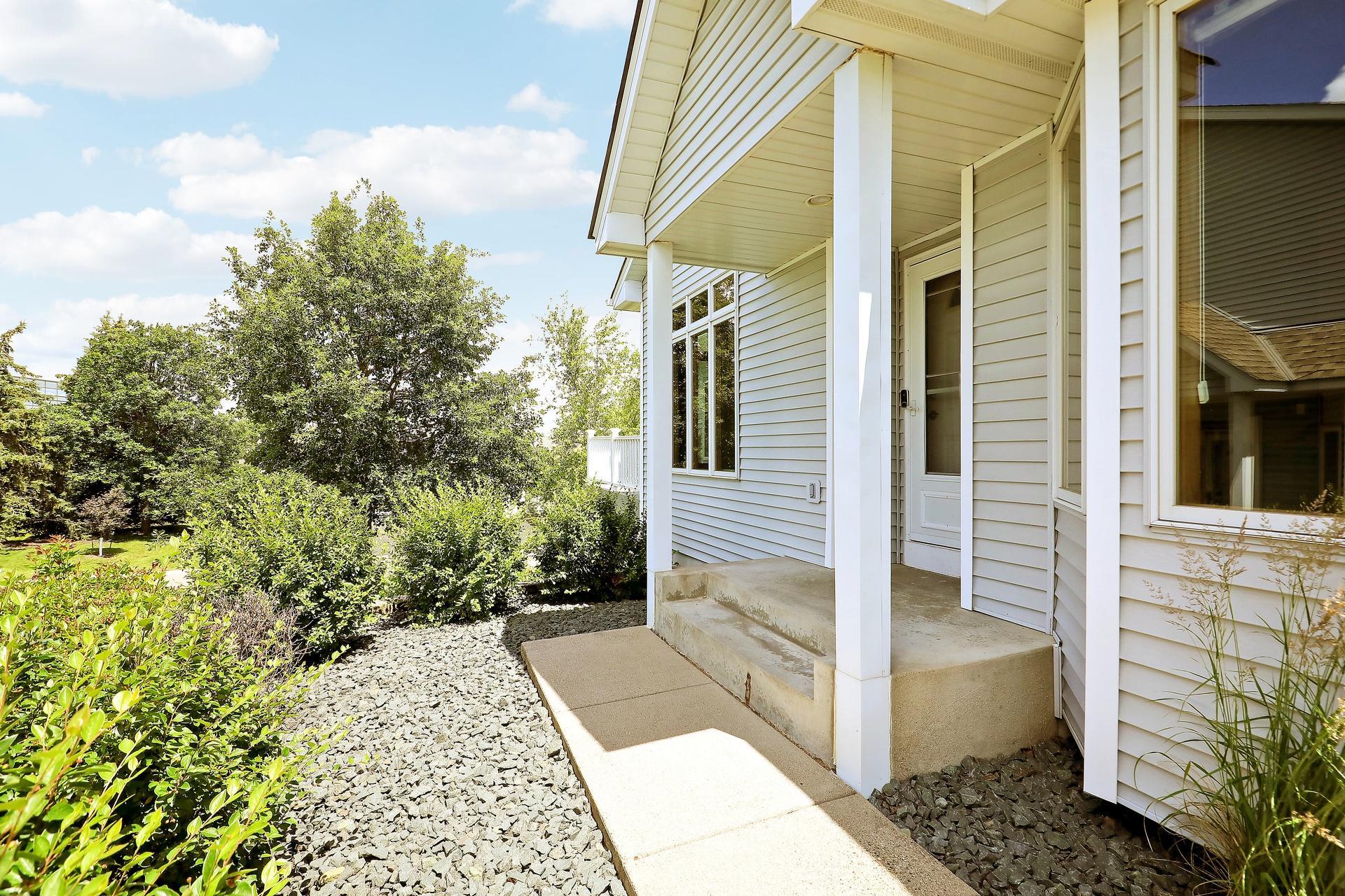 10926 Leaping Deer Ln, Eden Prairie, MN 55344