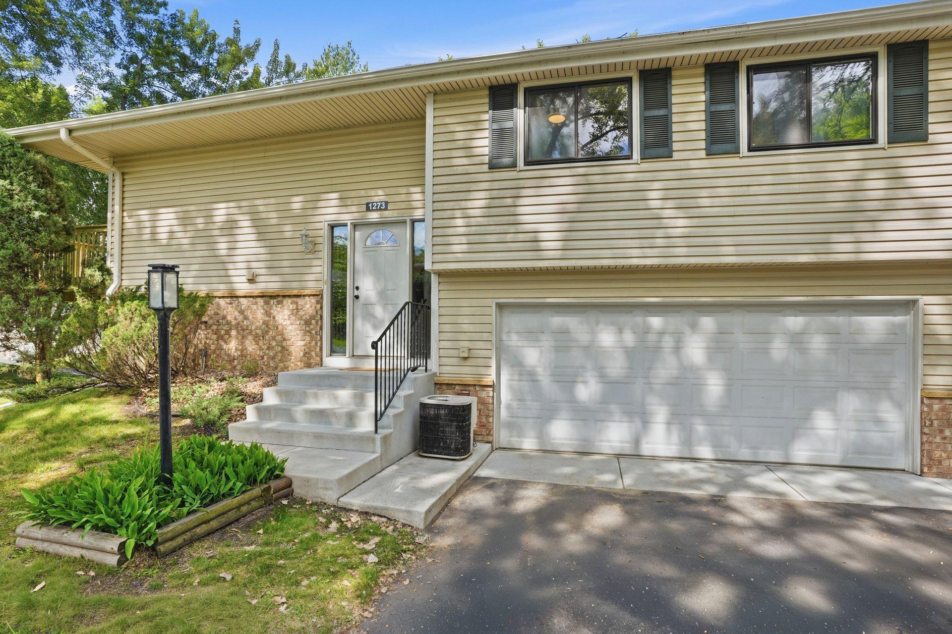 1273 Timbershore Ln, Eagan, MN 55123