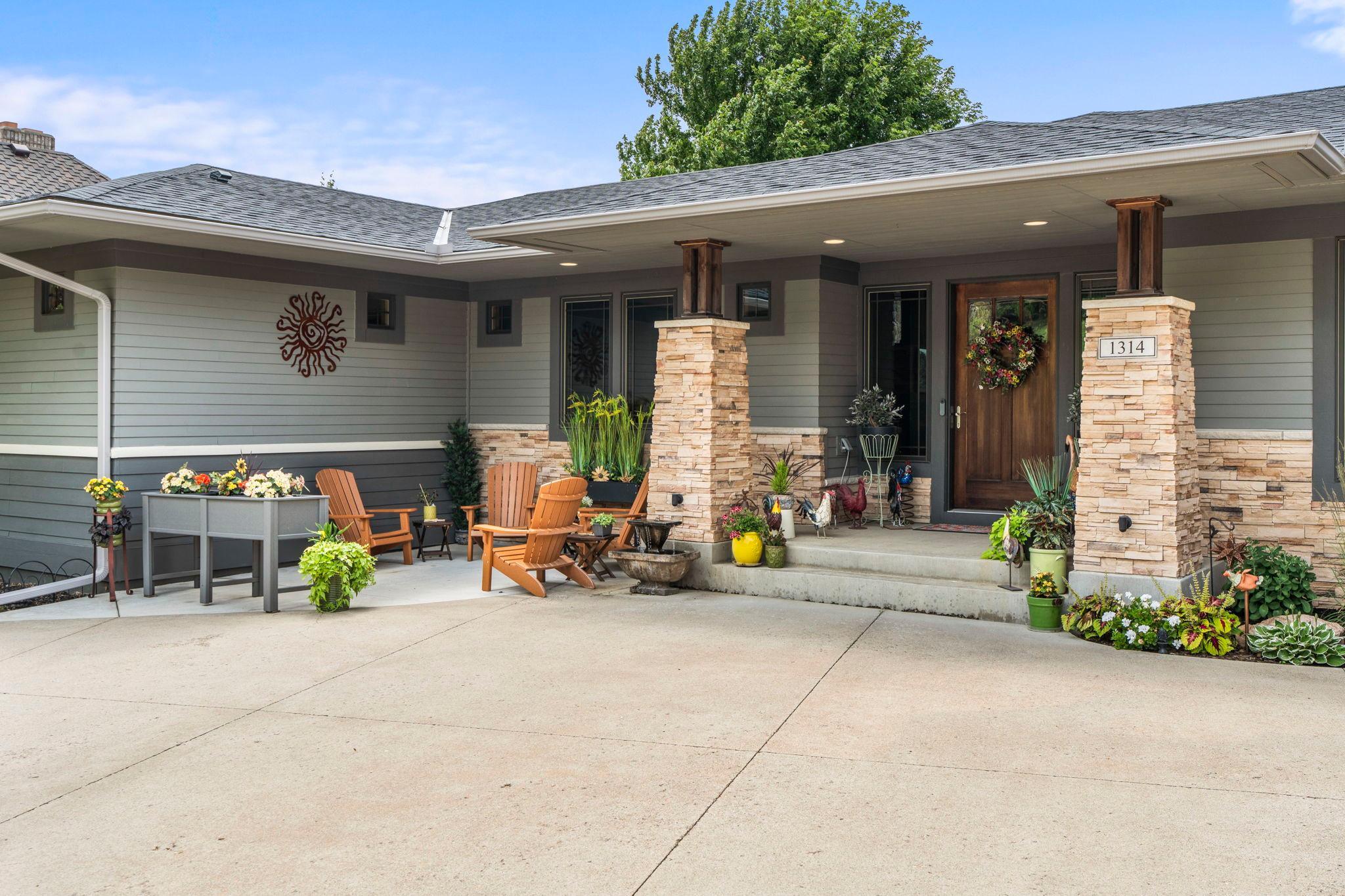 1314 Mayflower Dr, Northfield, MN 55057