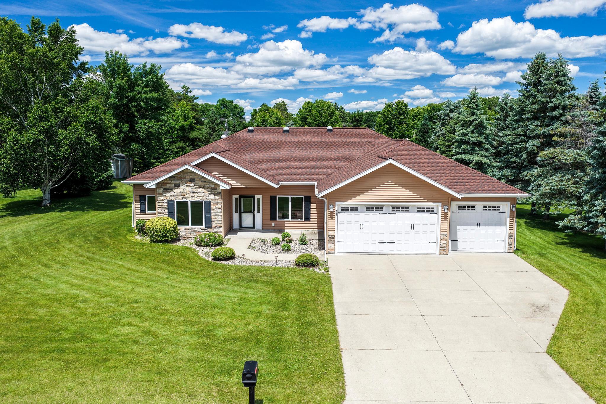 750 Lake Forest Cir, Detroit Lakes, MN 56501