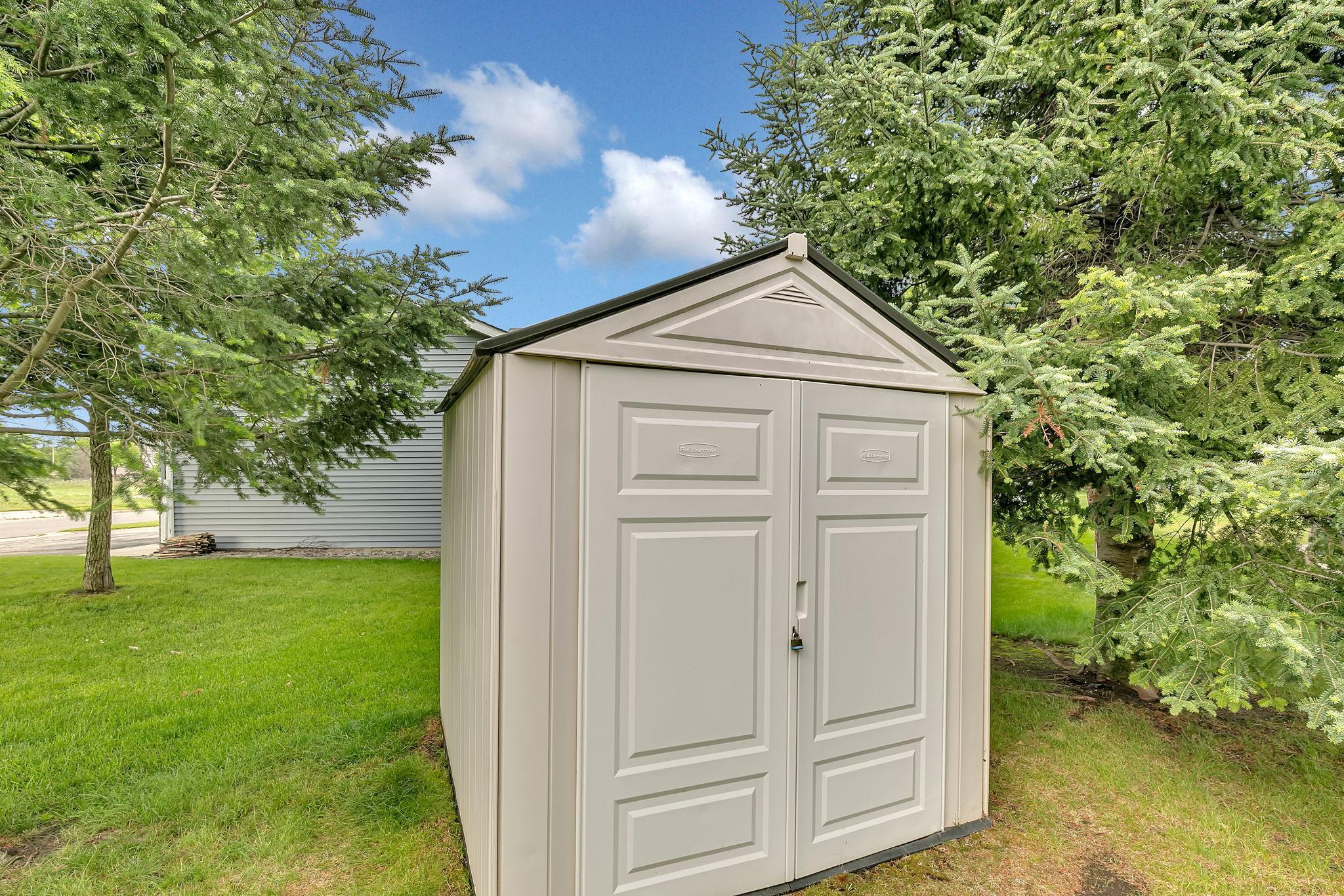 1012 Cory Ln, Saint Cloud, MN 56303