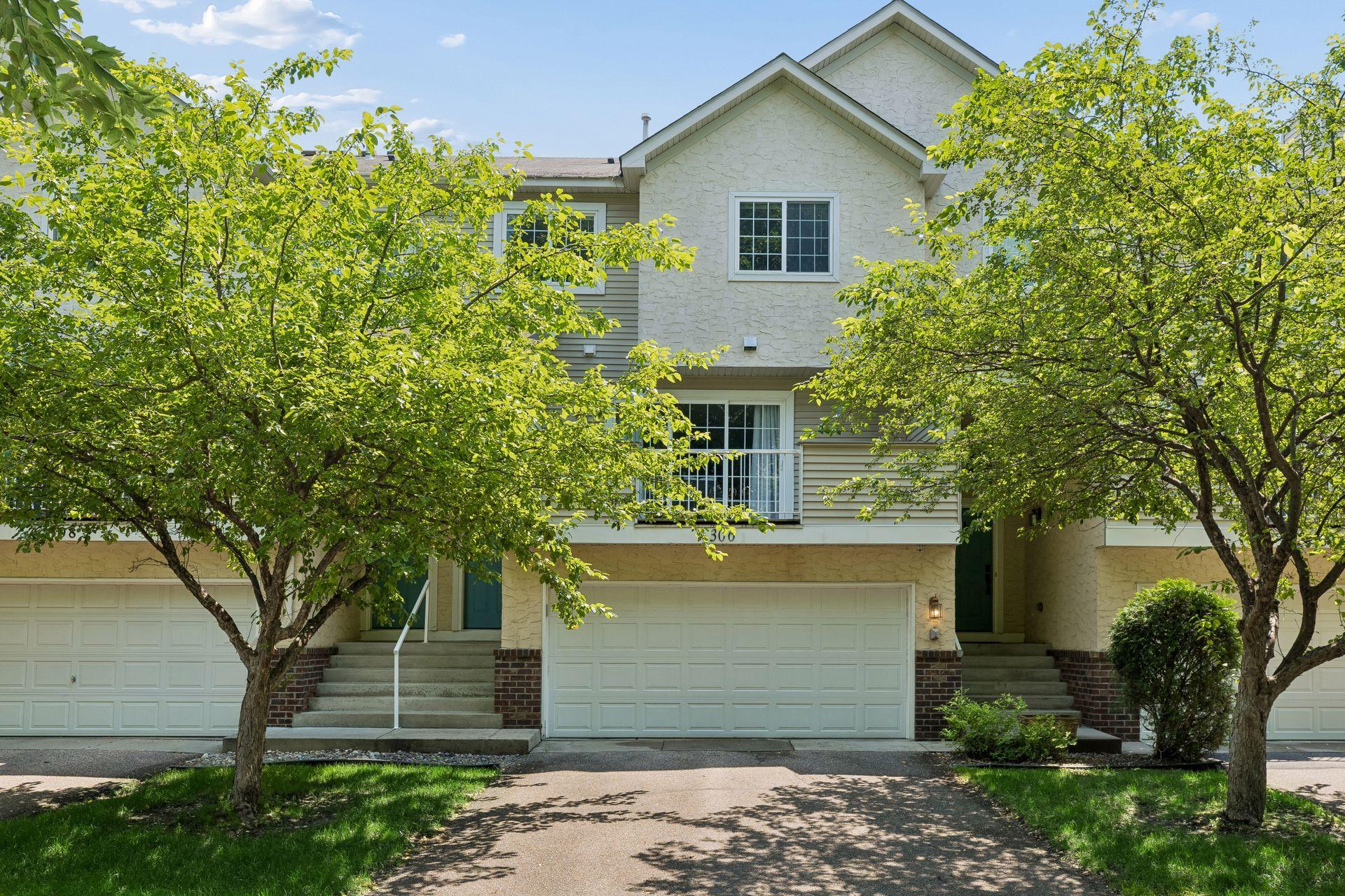 306 Brickyard Dr, Chaska, MN 55318