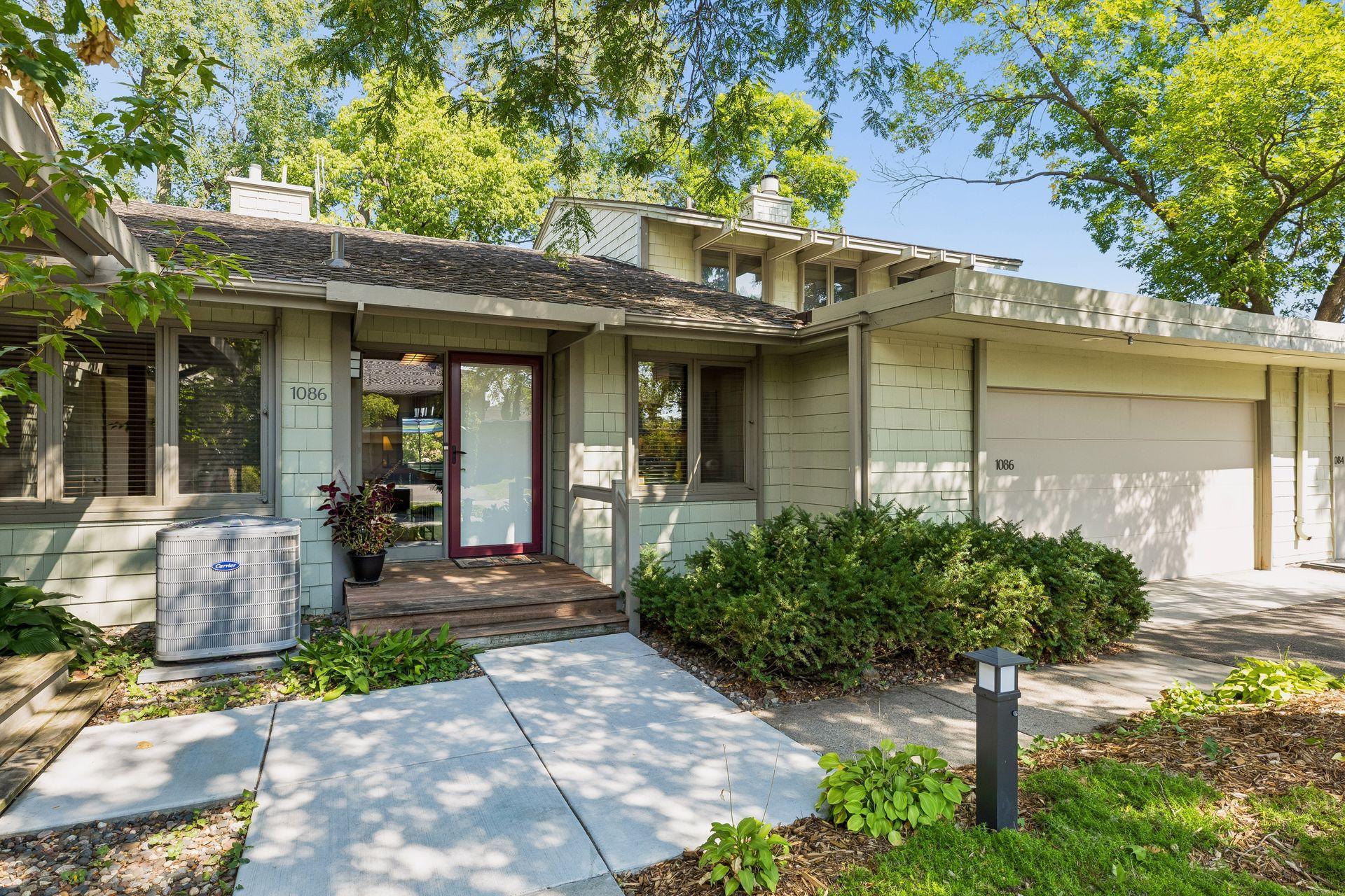 1086 Cedar View Dr, Minneapolis, MN 55405
