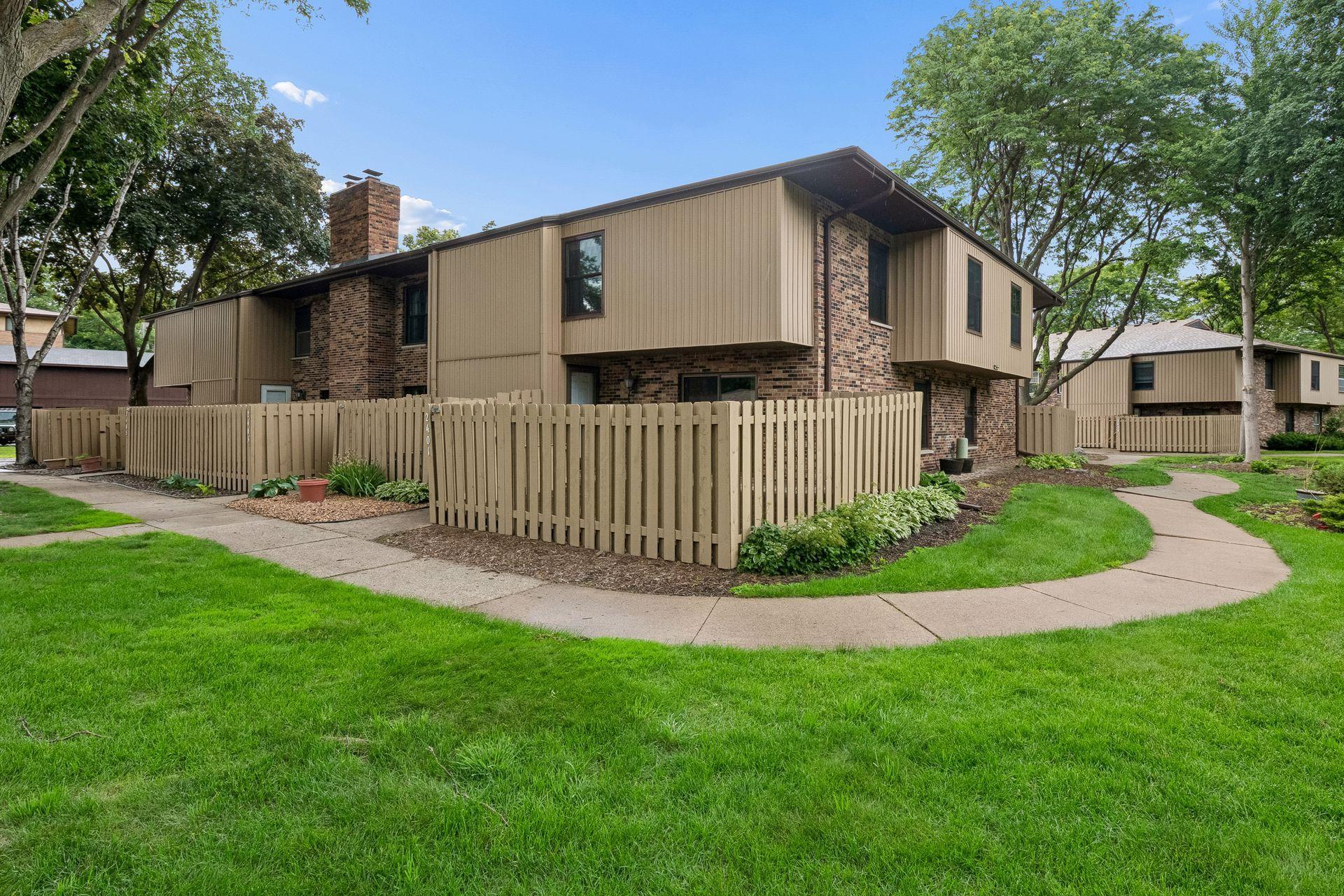 2401 Unity Ave N, Golden Valley, MN 55422