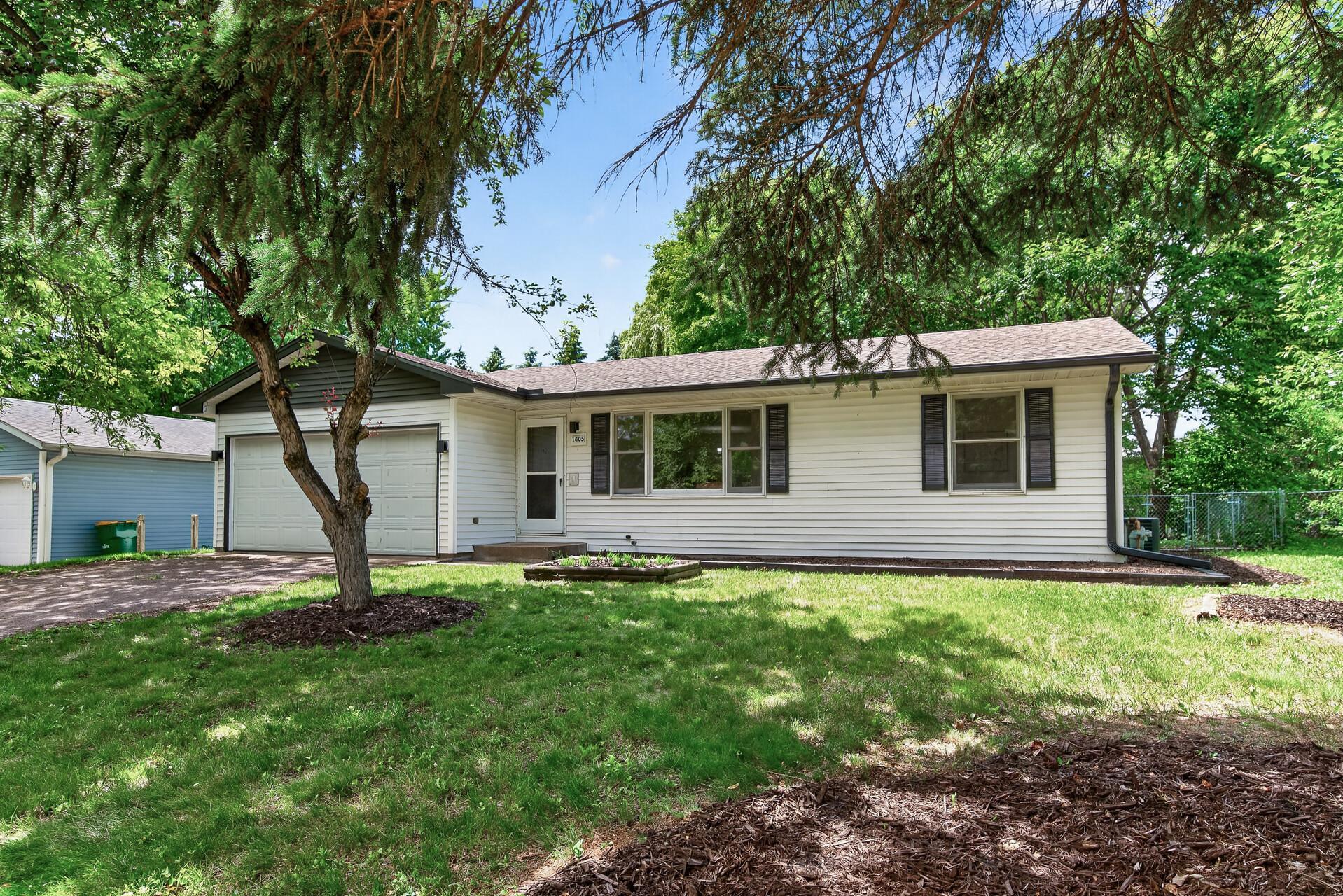 1405 Carriage Hills Dr S, Cambridge, MN 55008
