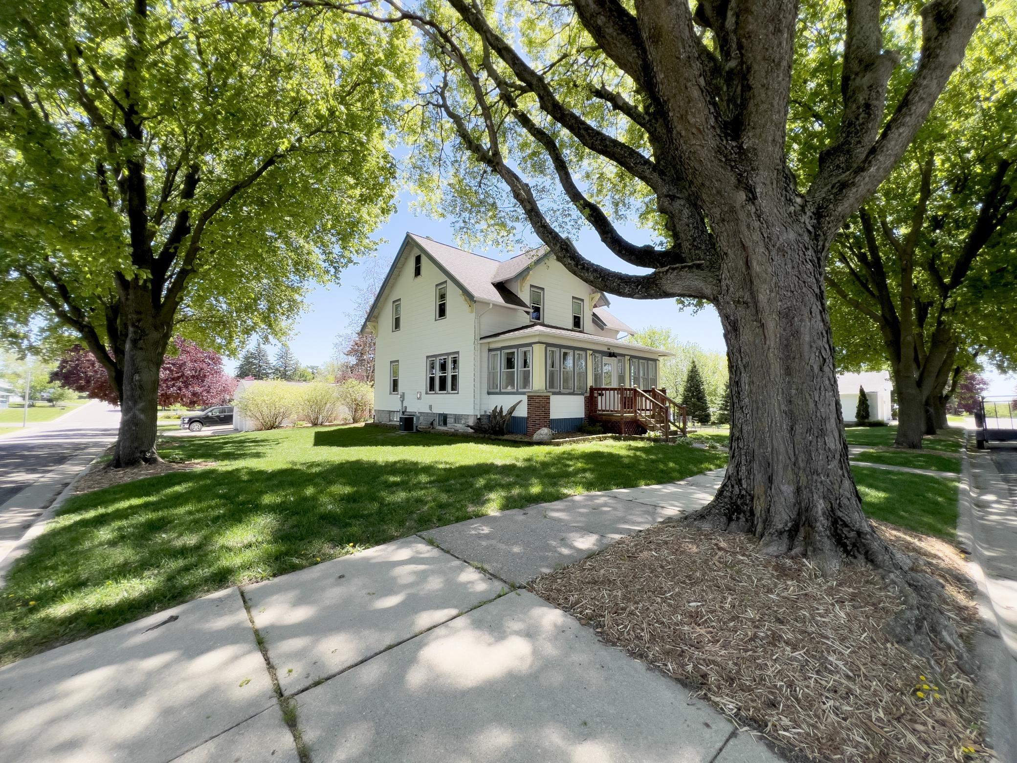 803 S Pine St, Caledonia, MN 55921