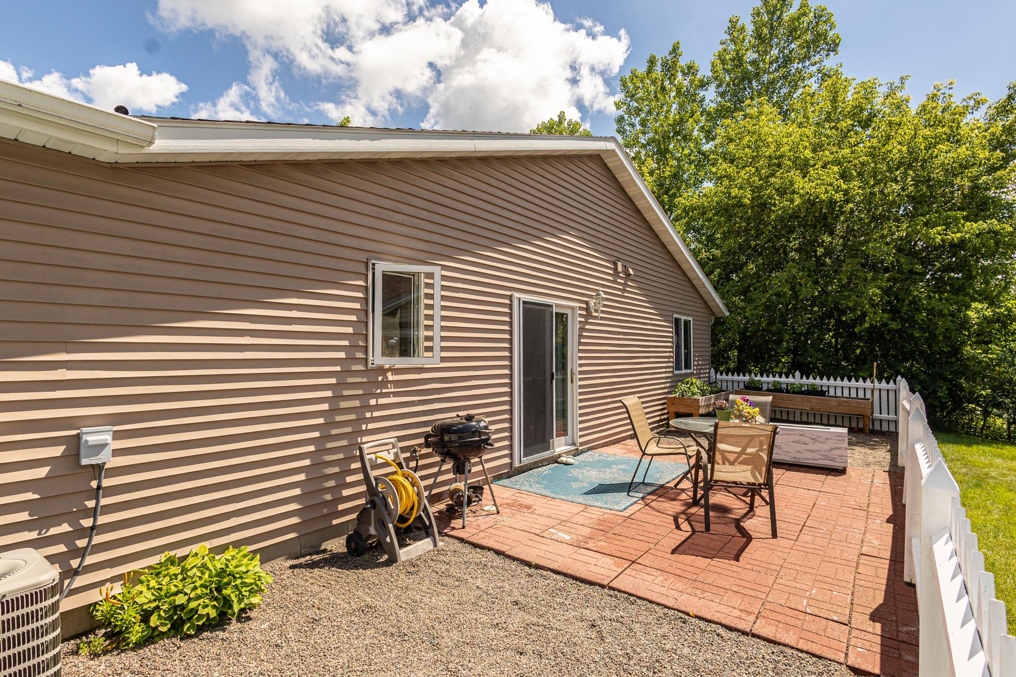 209 3rd St NE, Milaca, MN 56353