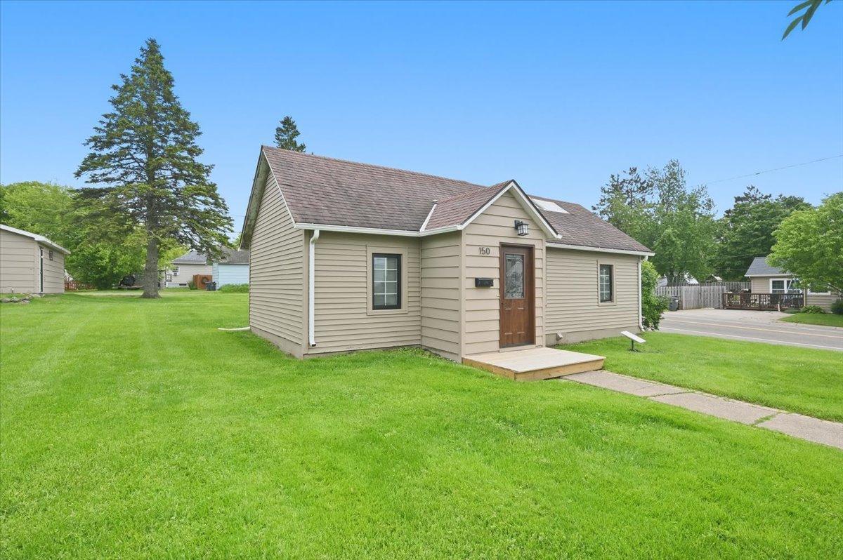 150 1st St, Duluth, MN 55810