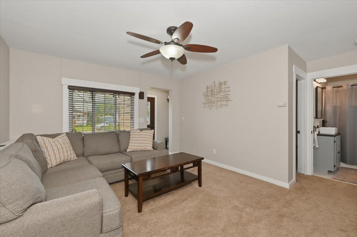 150 1st St, Duluth, MN 55810
