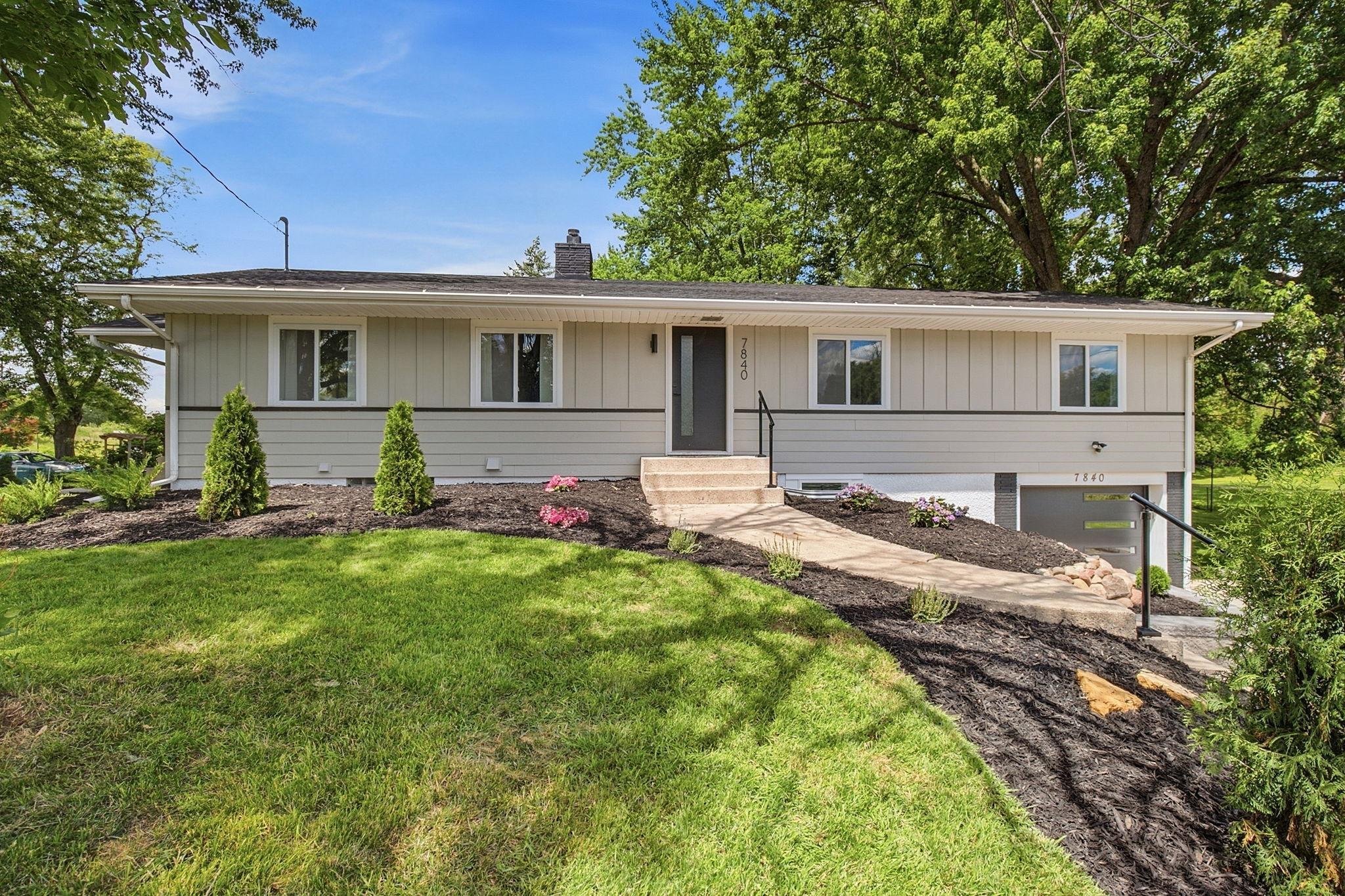 7840 Harold Ave, Golden Valley, MN 55427
