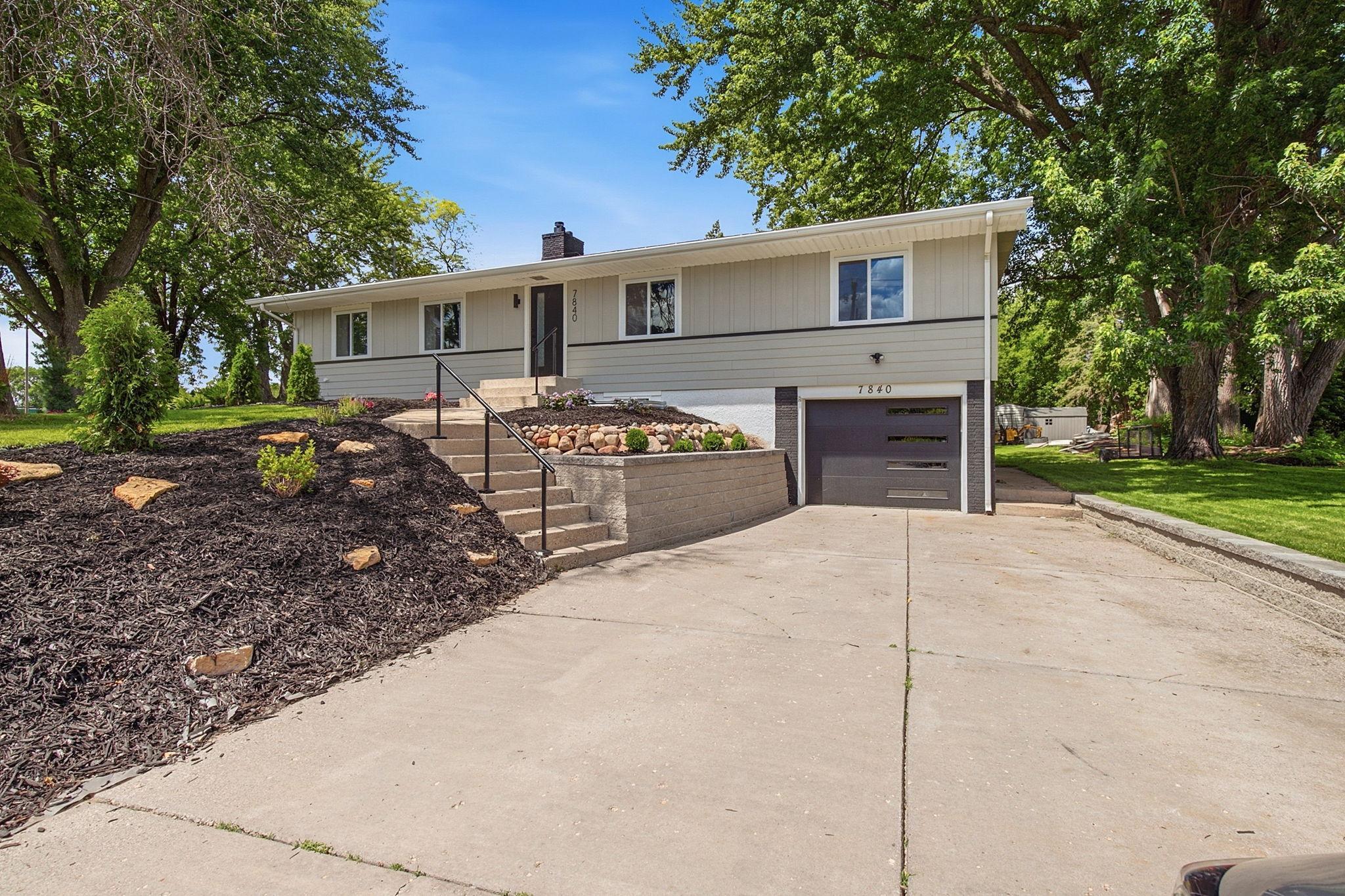 7840 Harold Ave, Golden Valley, MN 55427