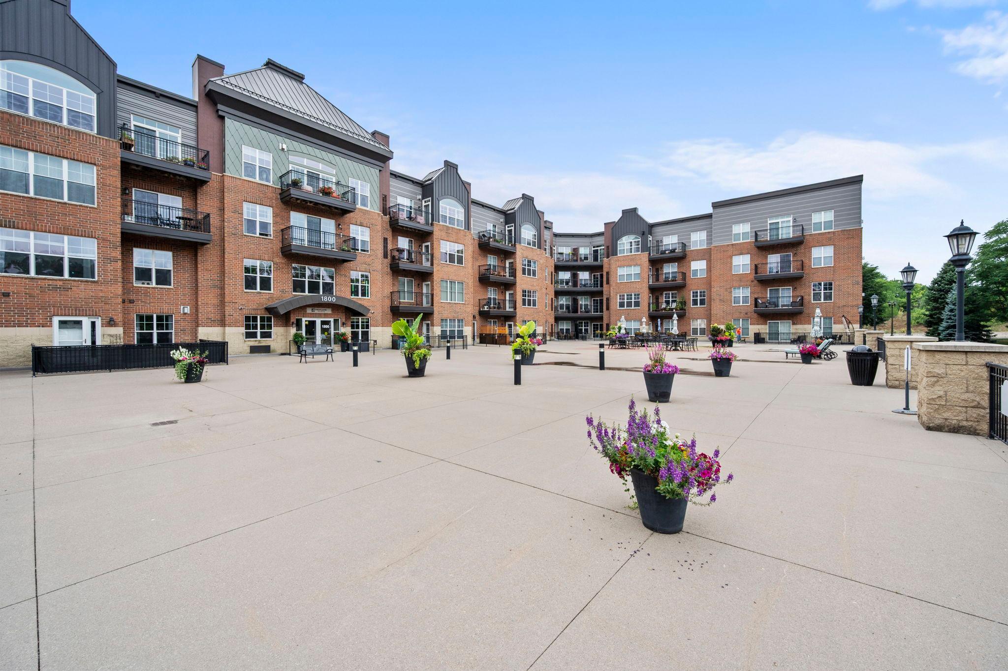 1800 Graham Ave #404, Saint Paul, MN 55116