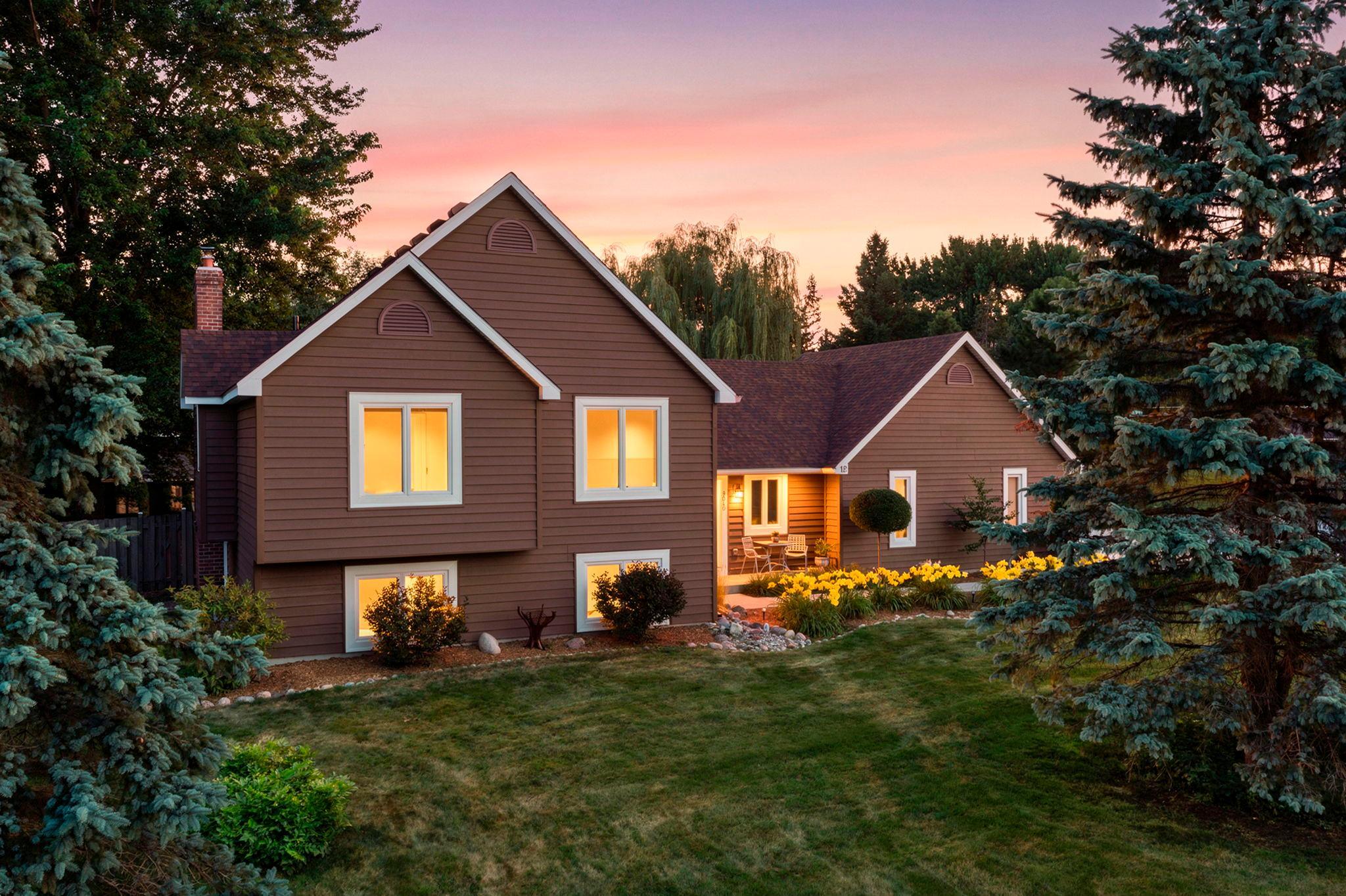 9040 E Sunrise Cir, Eden Prairie, MN 55347