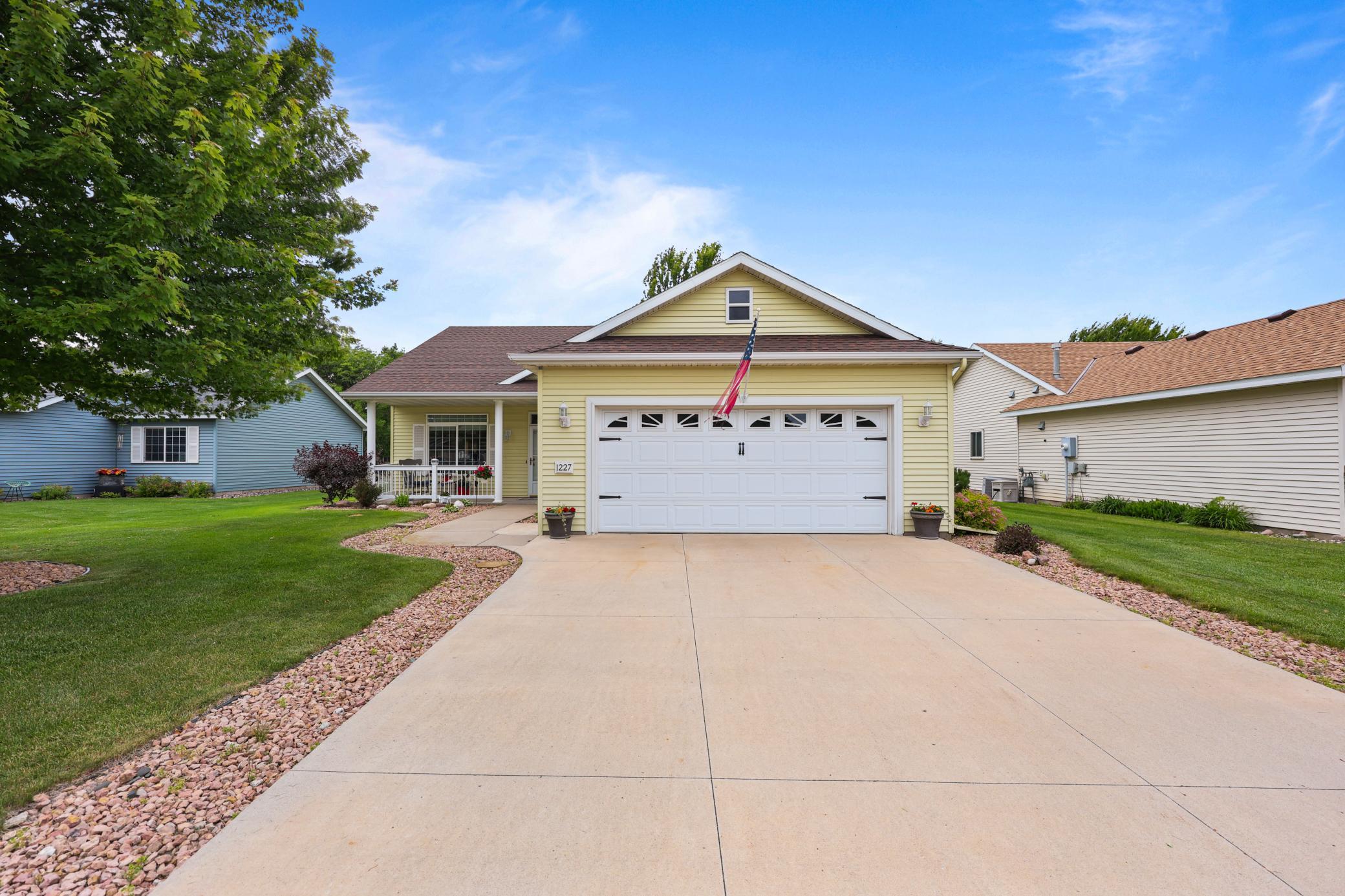 1227 Willow Pond Dr, Waite Park, MN 56387