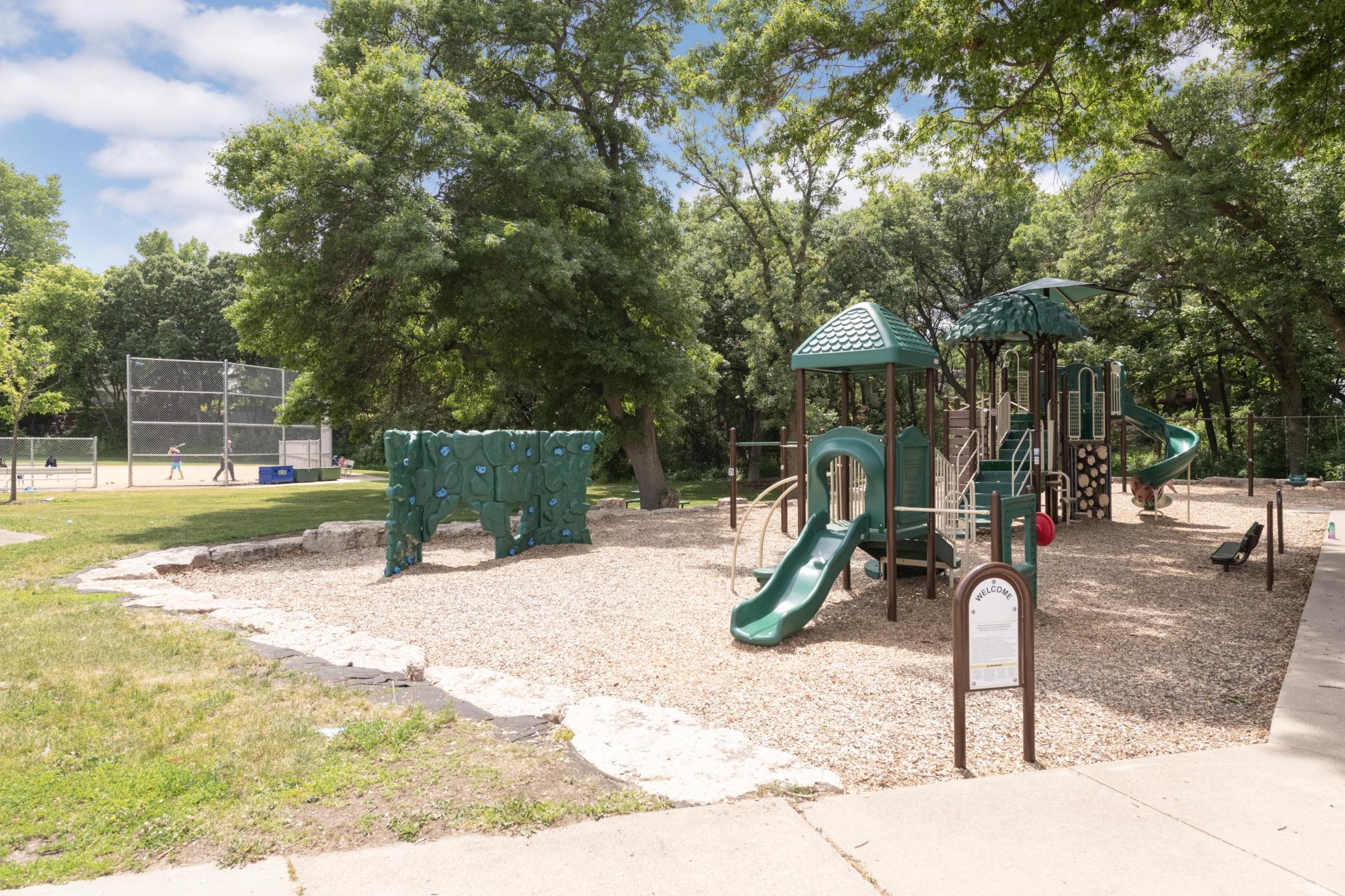 13361 Couchtown Ct, Rosemount, MN 55068