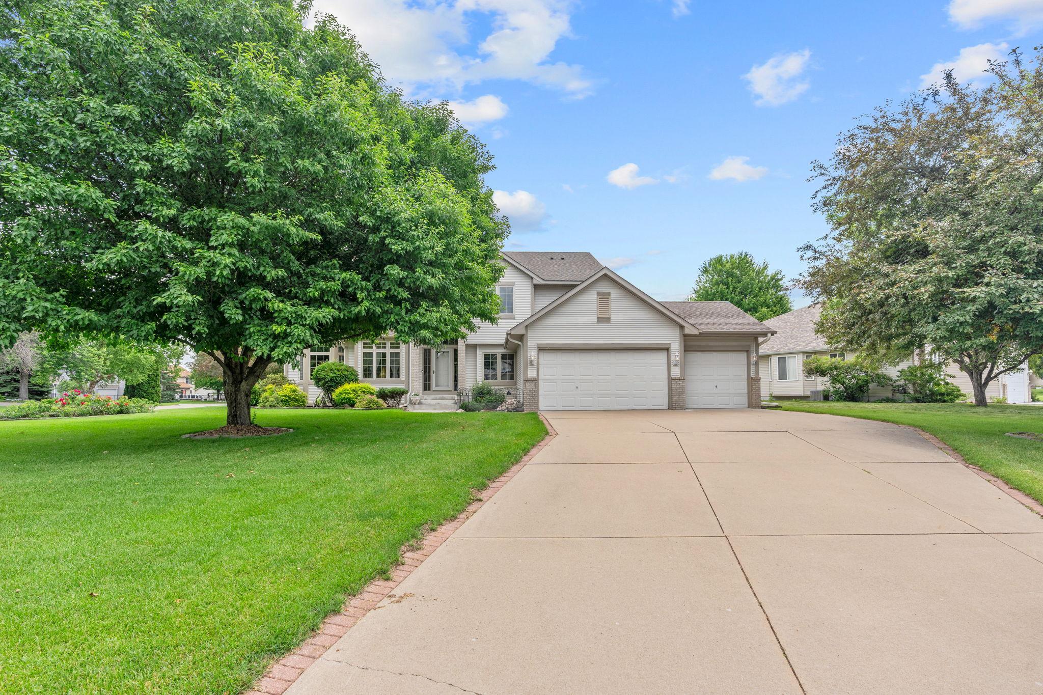 3901 Foxglove Ct N, Brooklyn Park, MN 55443
