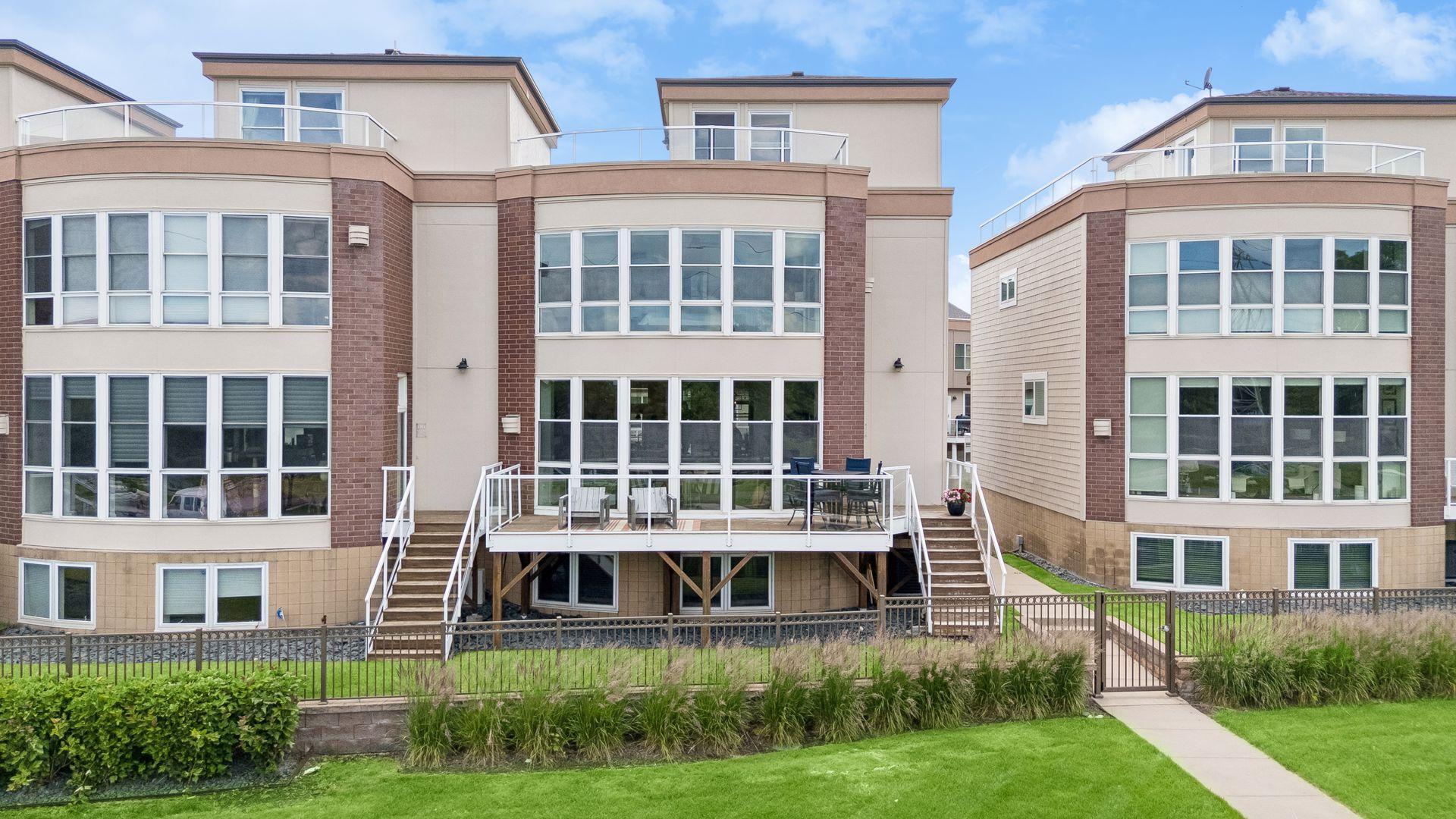 2313 River Pointe Cir, Minneapolis, MN 55411