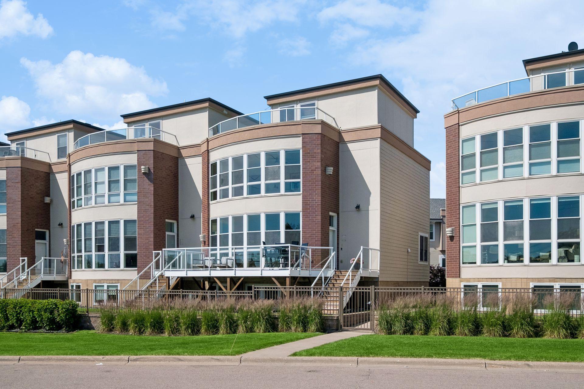 2313 River Pointe Cir, Minneapolis, MN 55411