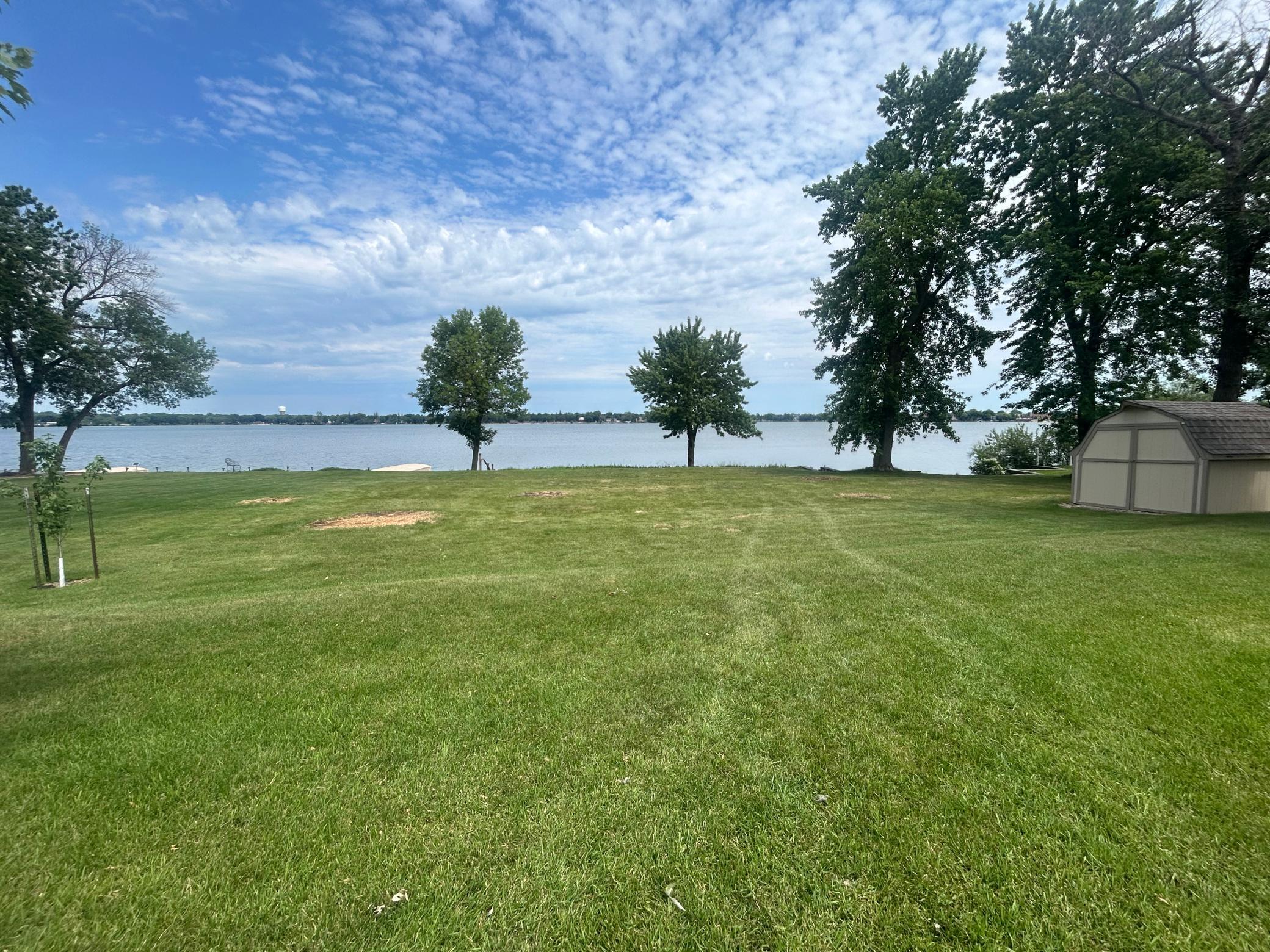 1010 S Shore Dr, Worthington, MN 56187
