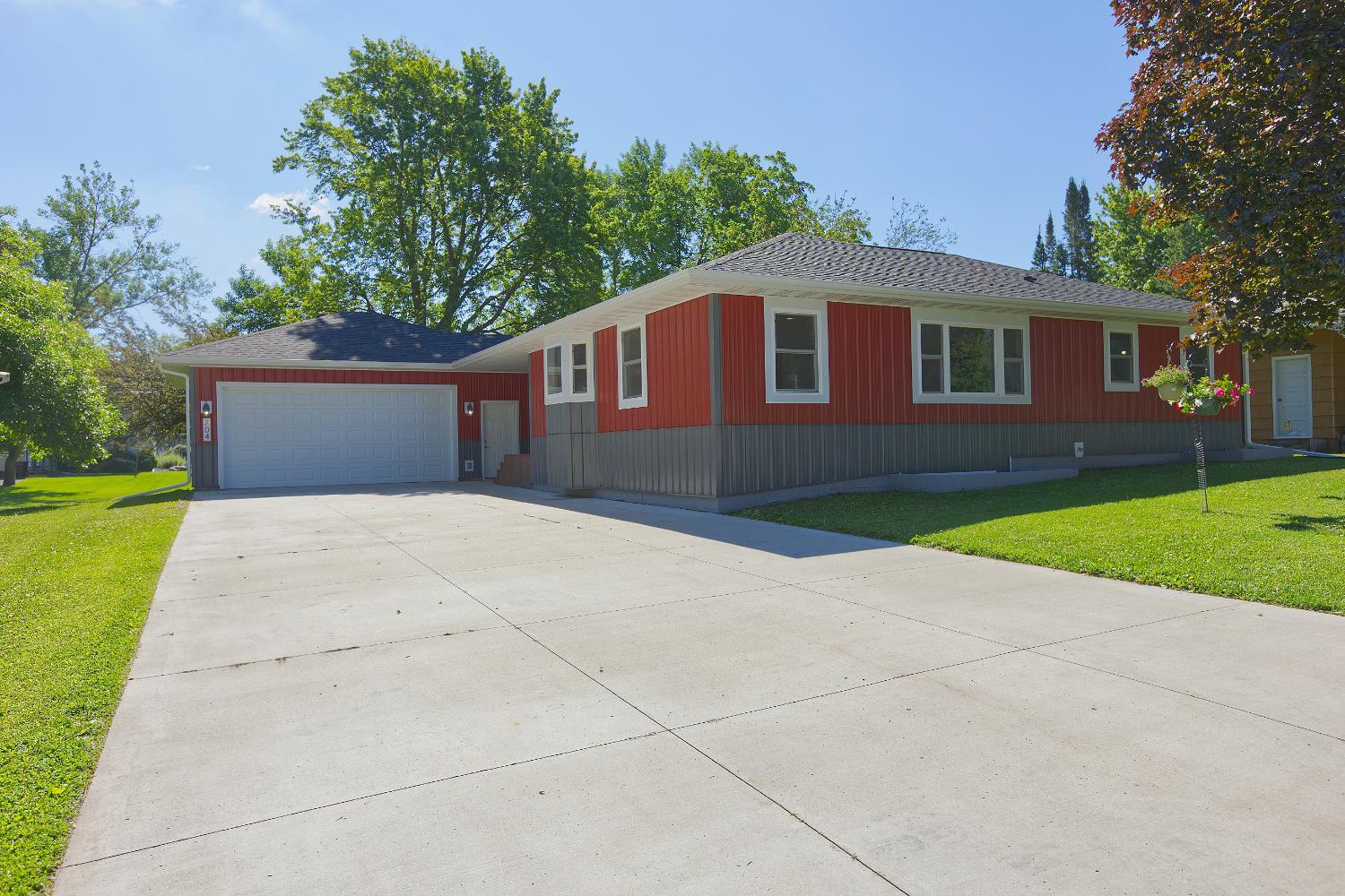 704 11th Ave, Howard Lake, MN 55349