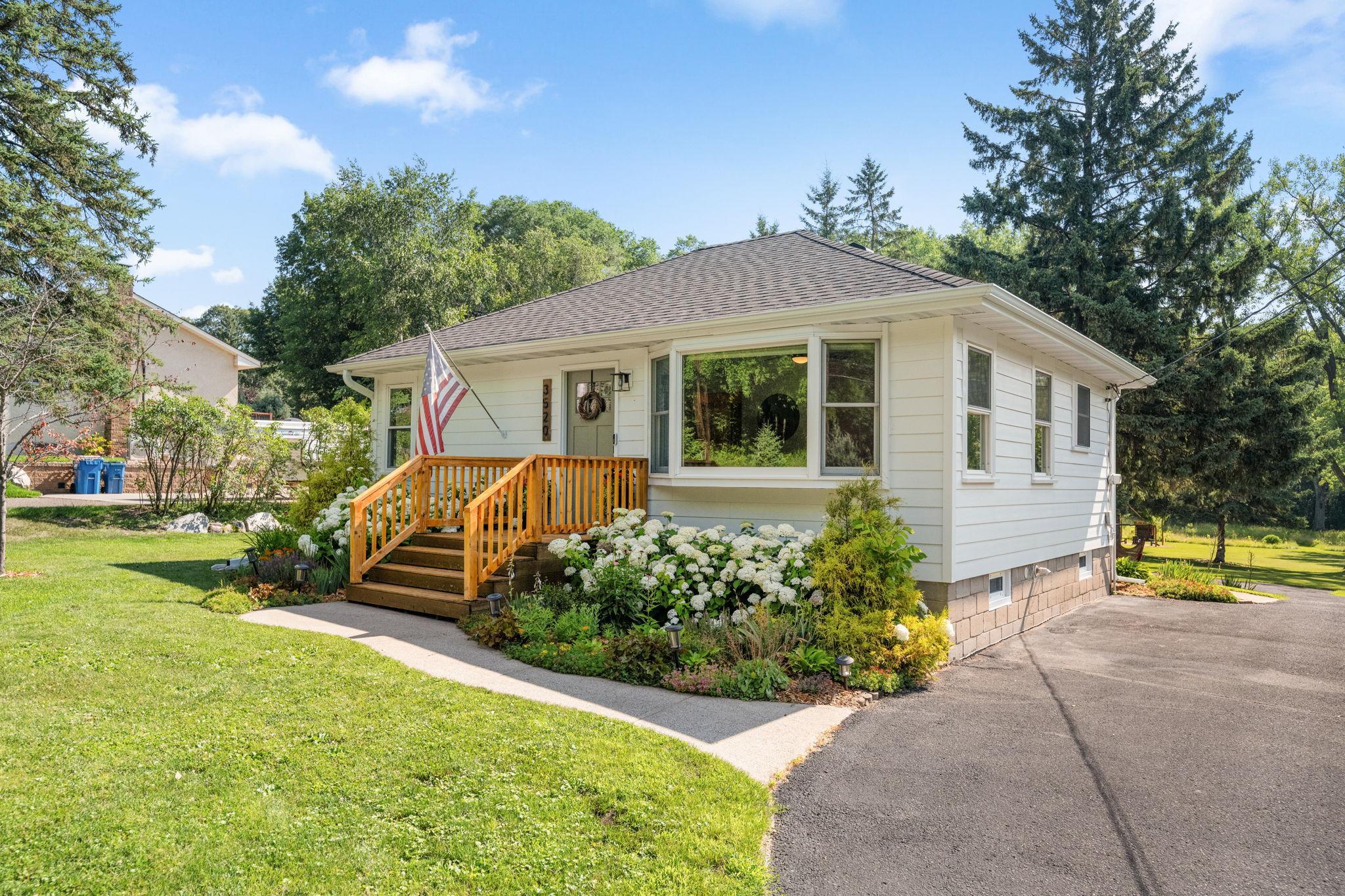 3520 Edgerton St, Vadnais Heights, MN 55127