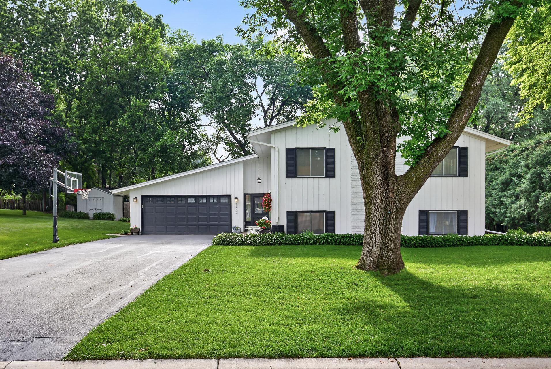 9909 Washburn Ave S, Bloomington, MN 55431
