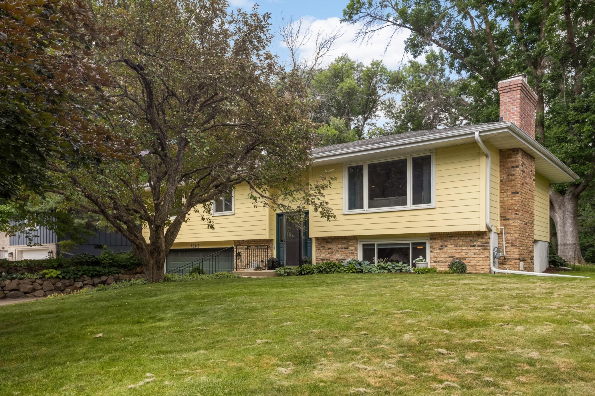 7660 Heritage Rd, Eden Prairie, MN 55346