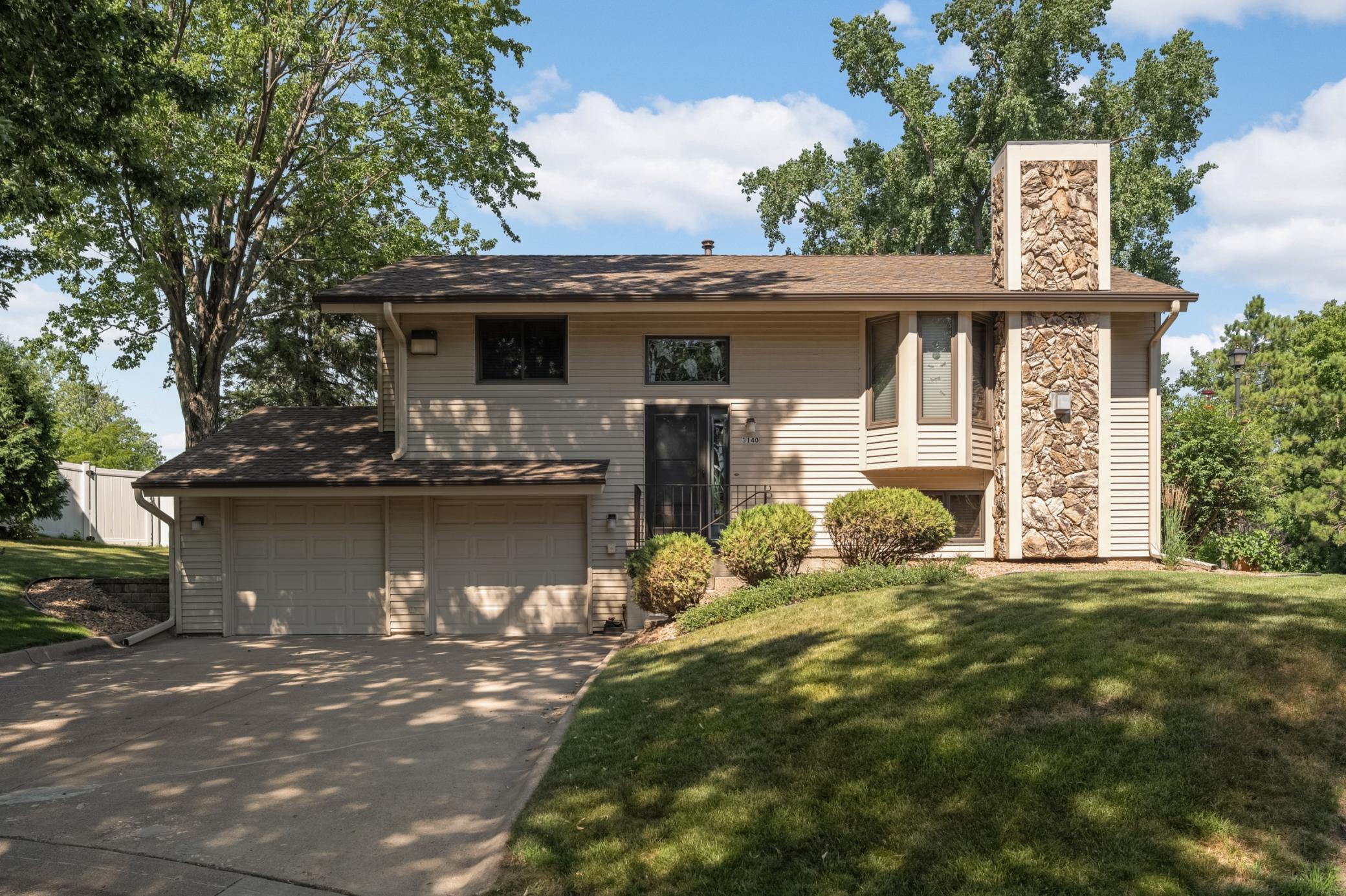 3140 Quarry Ct, Eagan, MN 55121