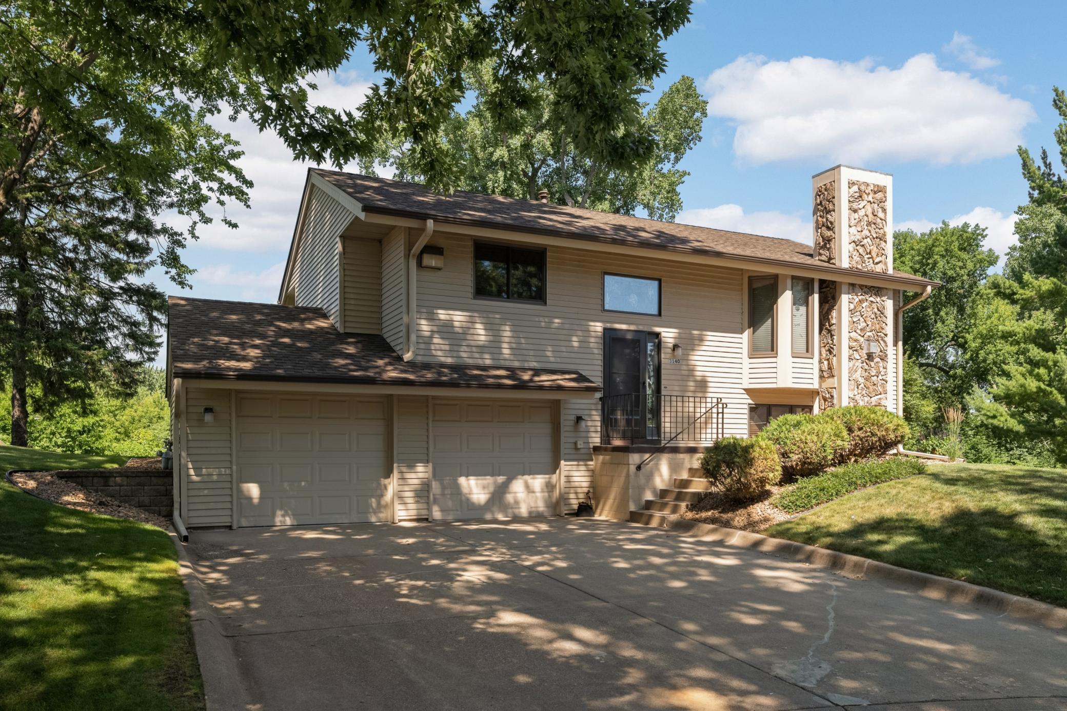 3140 Quarry Ct, Eagan, MN 55121
