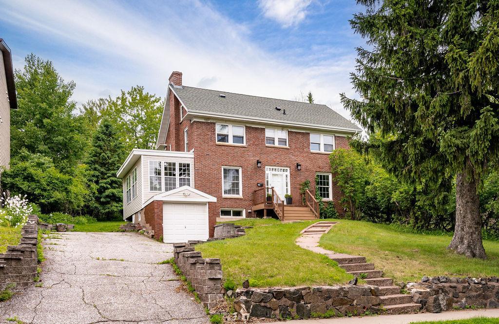 2711 E 8th St, Duluth, MN 55812