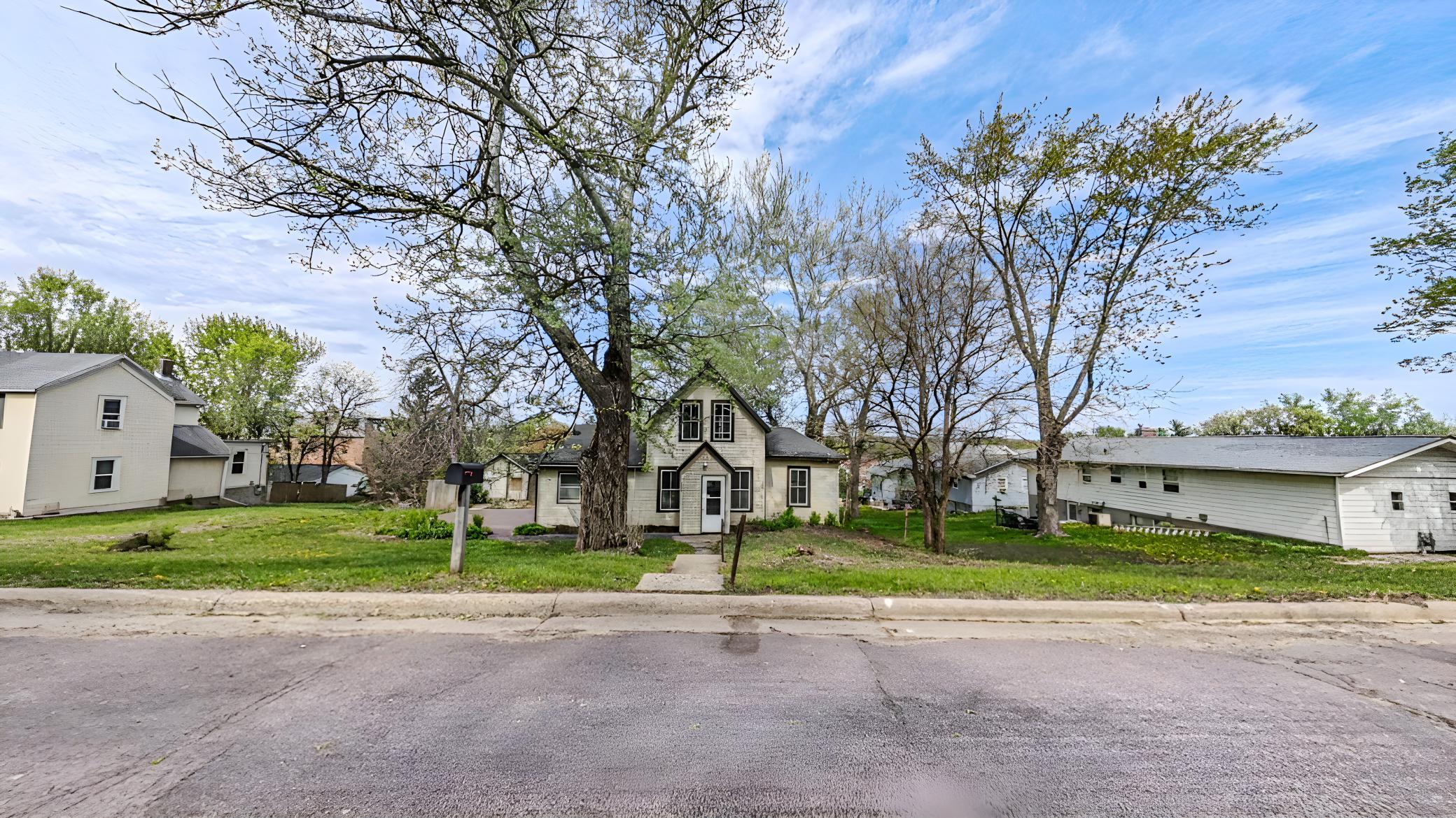 320 N 3rd St, Le Sueur, MN 56058