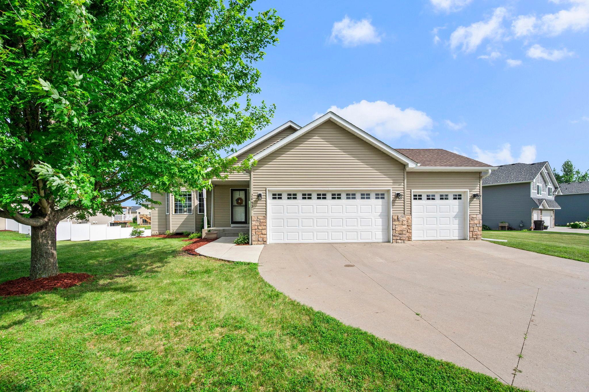 2043 Willow Ct, Howard Lake, MN 55349