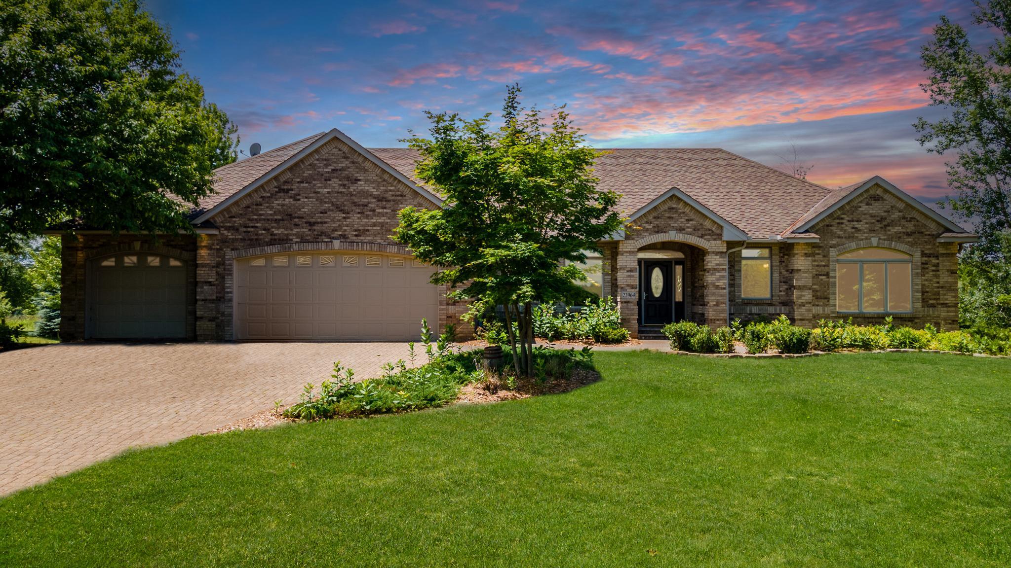 23964 Itasca Ave, Forest Lake, MN 55025