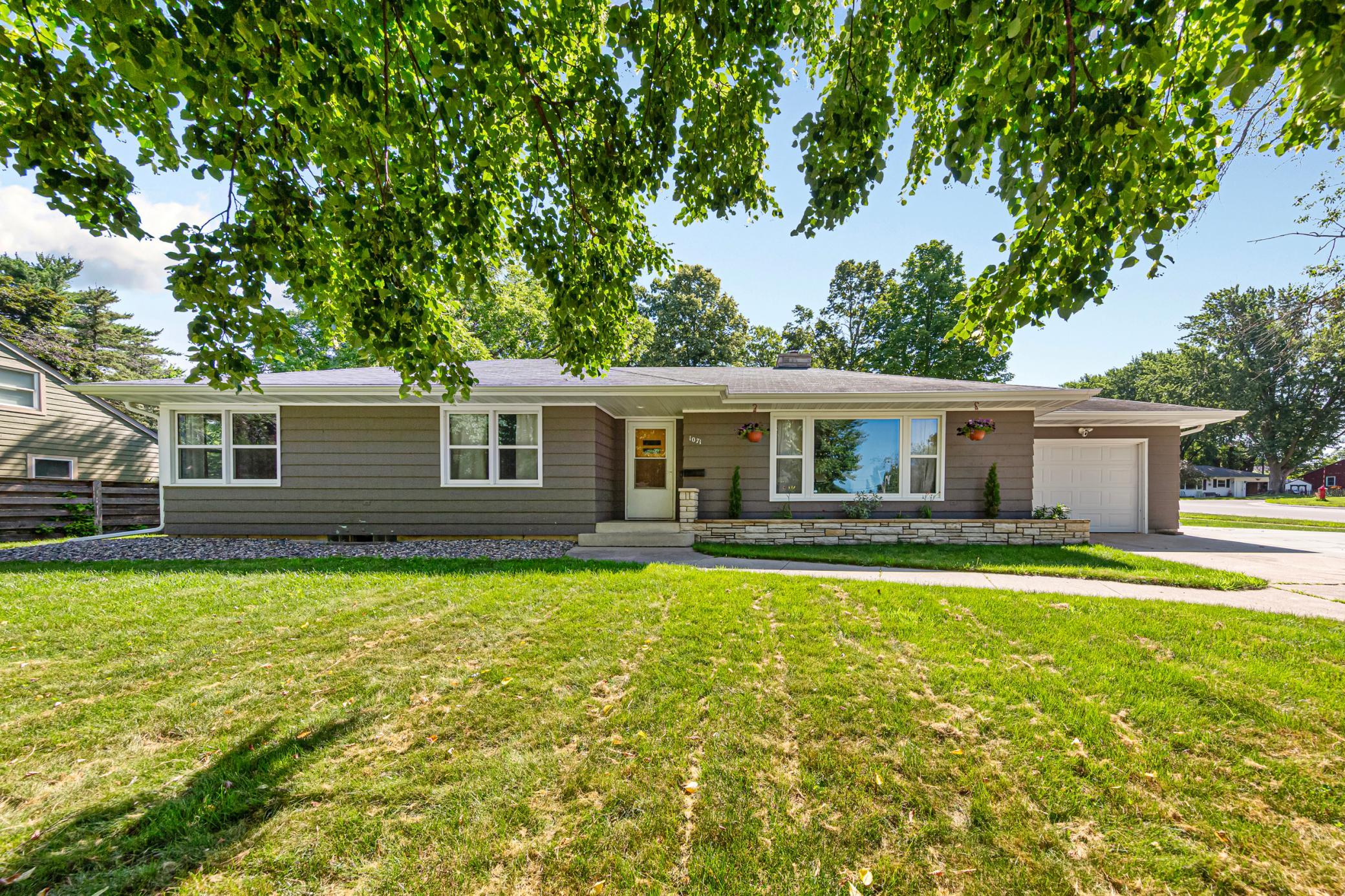 1071 Anderson Pl, Owatonna, MN 55060