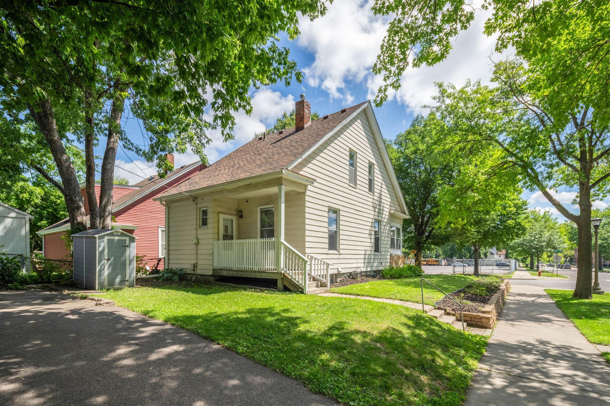 633 Kent St, Saint Paul, MN 55103
