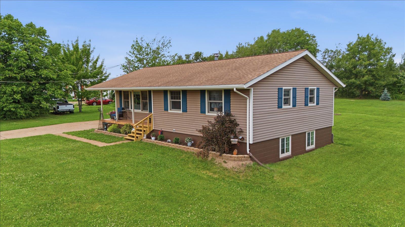 215 E 45th St, Hibbing, MN 55746